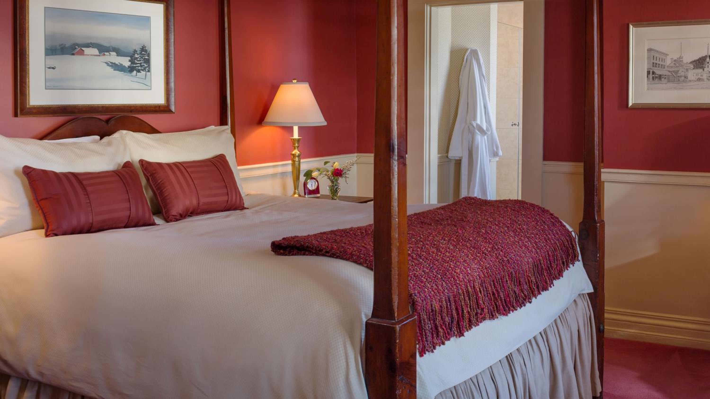 Queen Room with Balcony photo 1