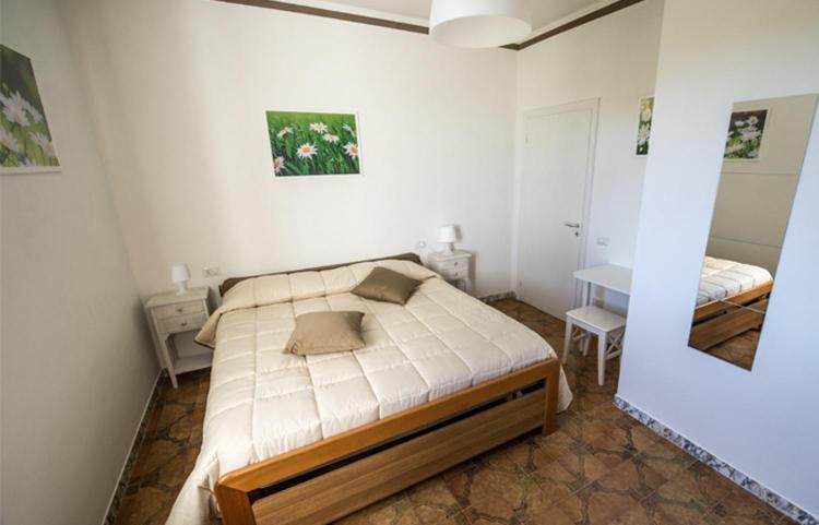 Apartment with Mountain View - Photo 2