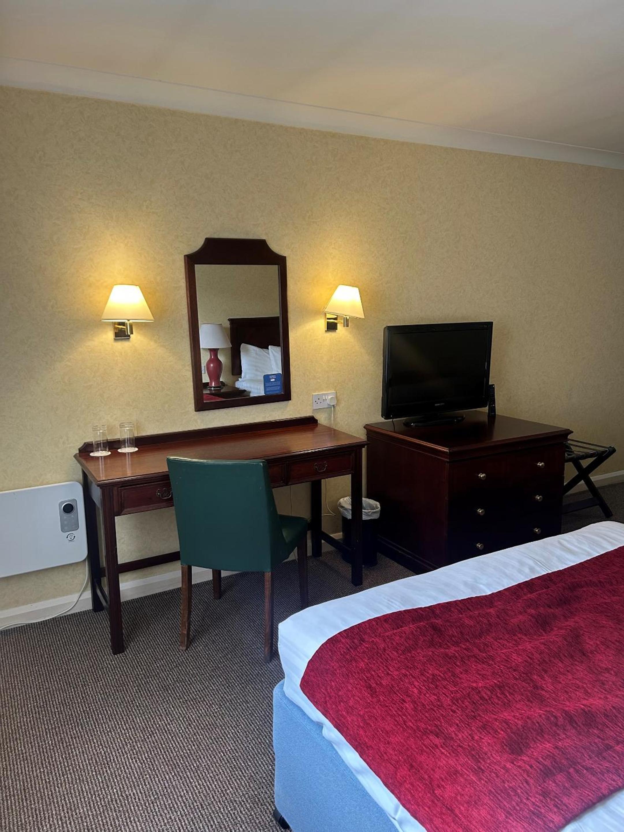 Superior King Room - Photo 3