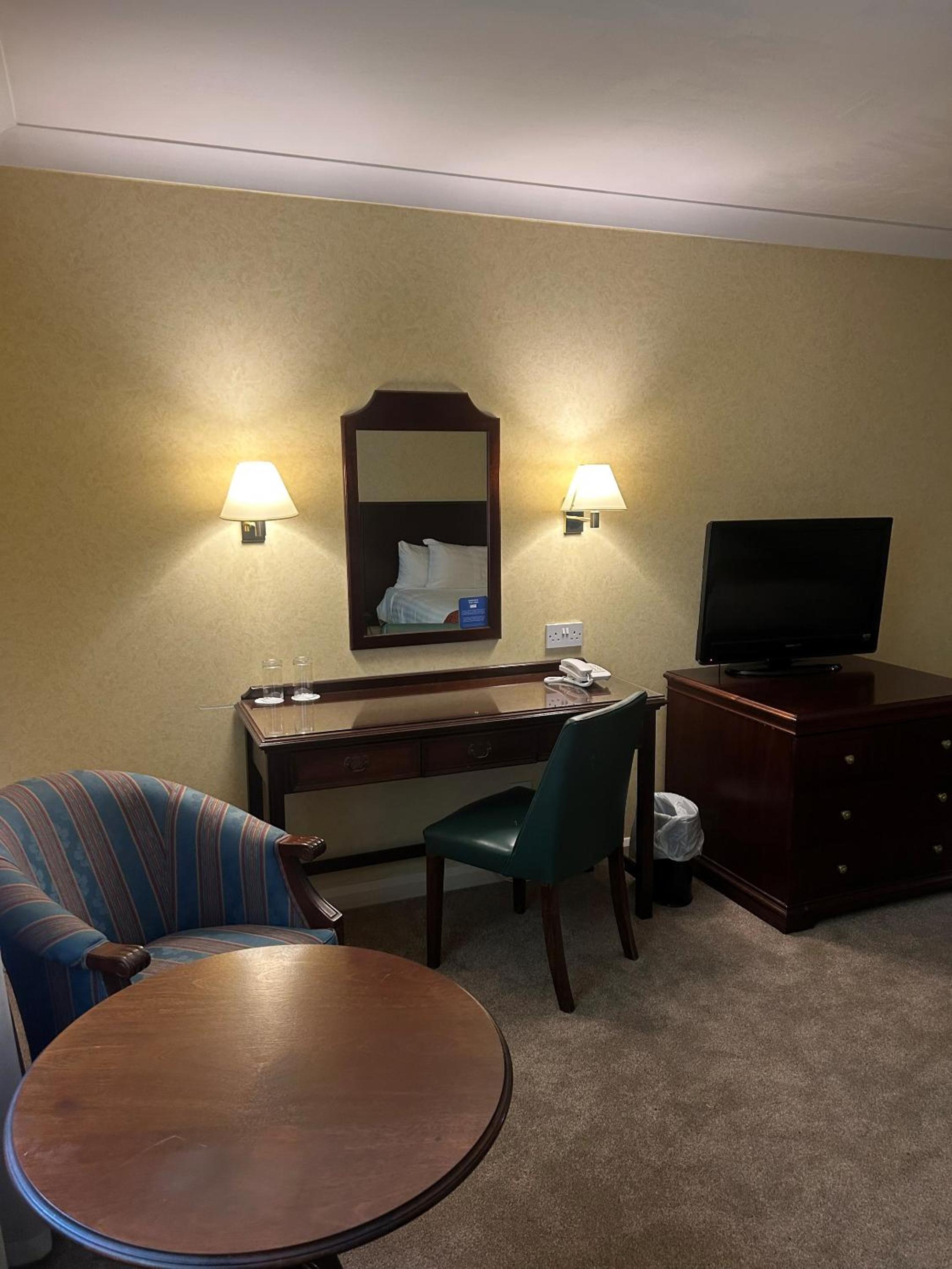 Superior King Room - Photo 8