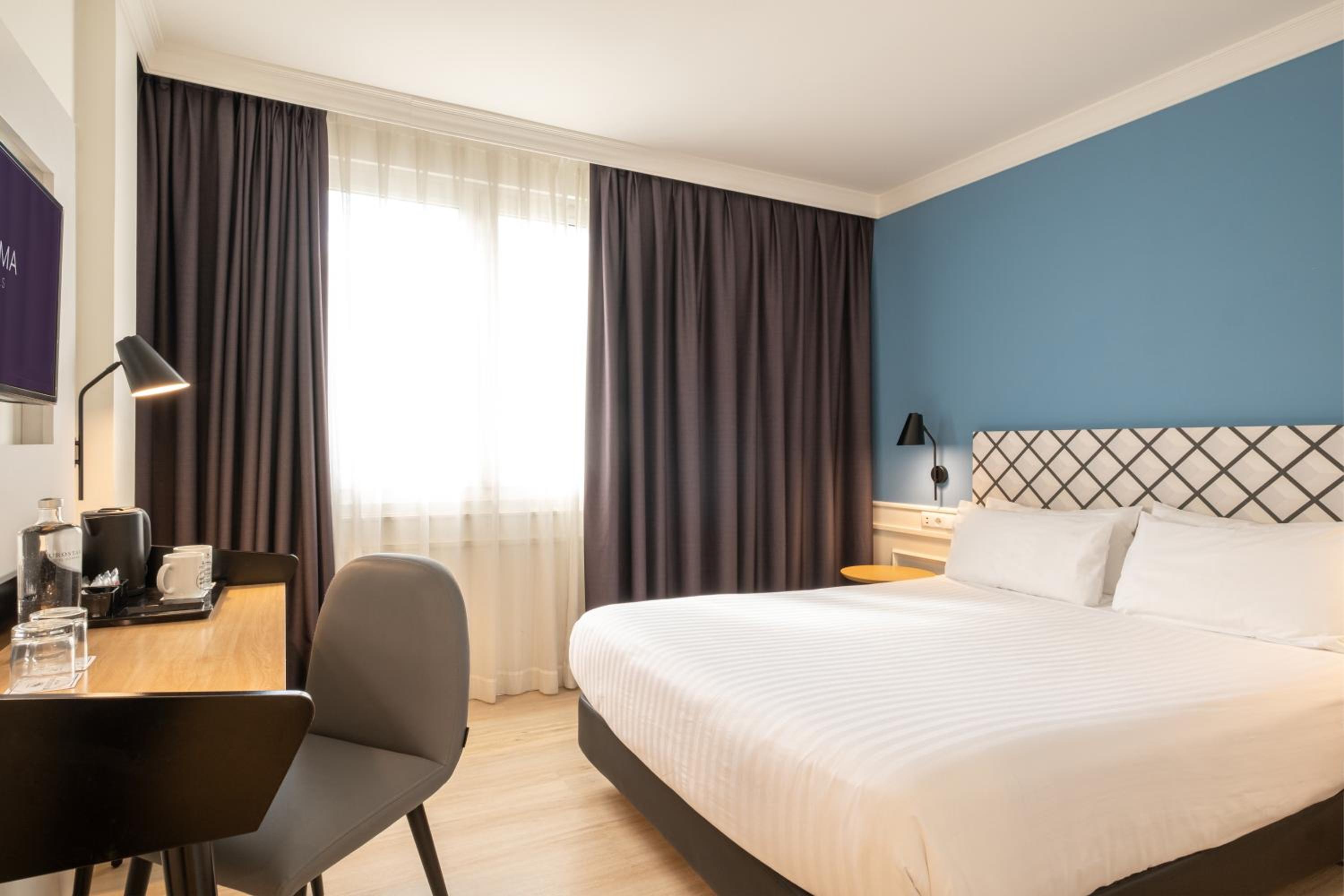 Deluxe Room - Photo 5