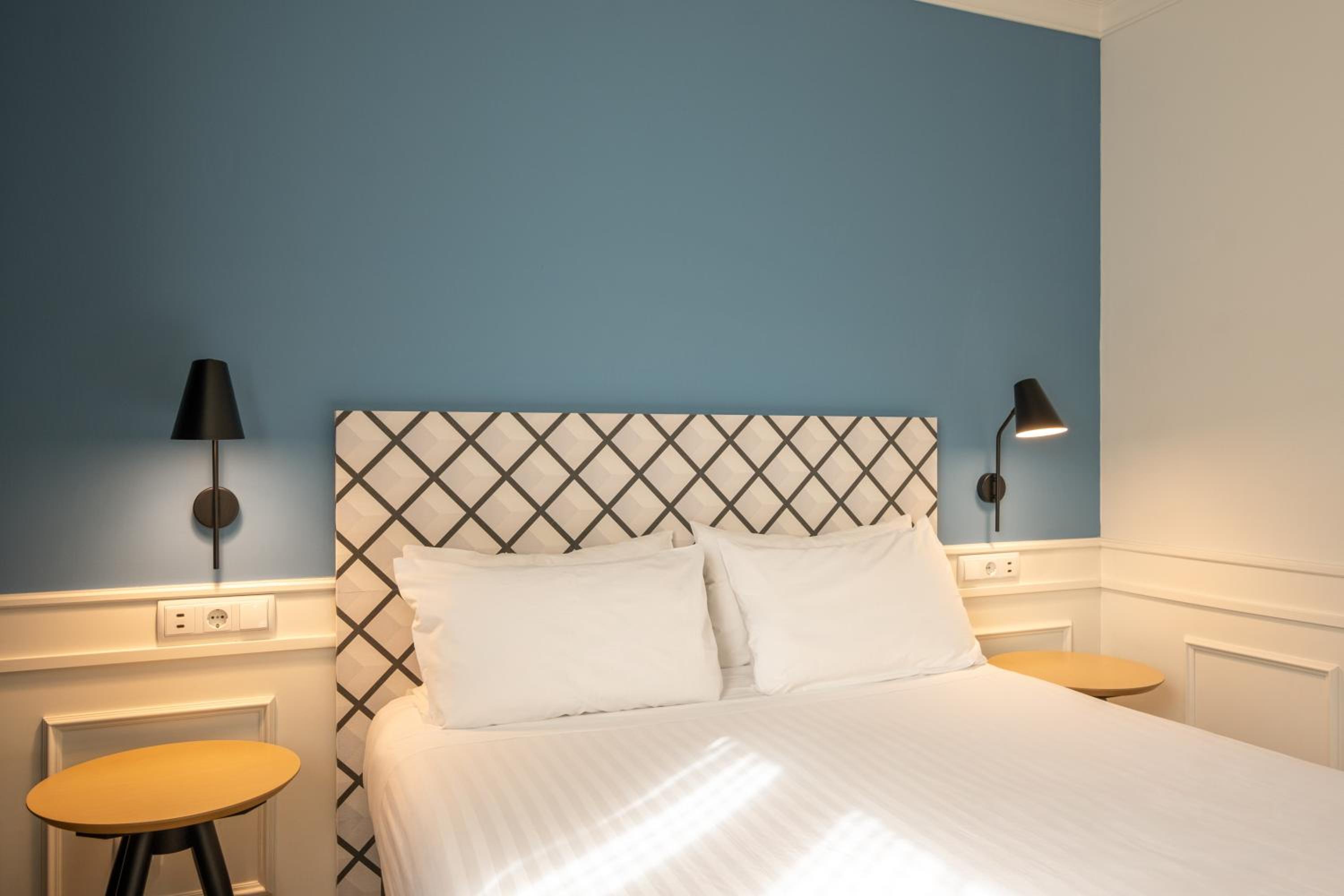Deluxe Room - Photo 2