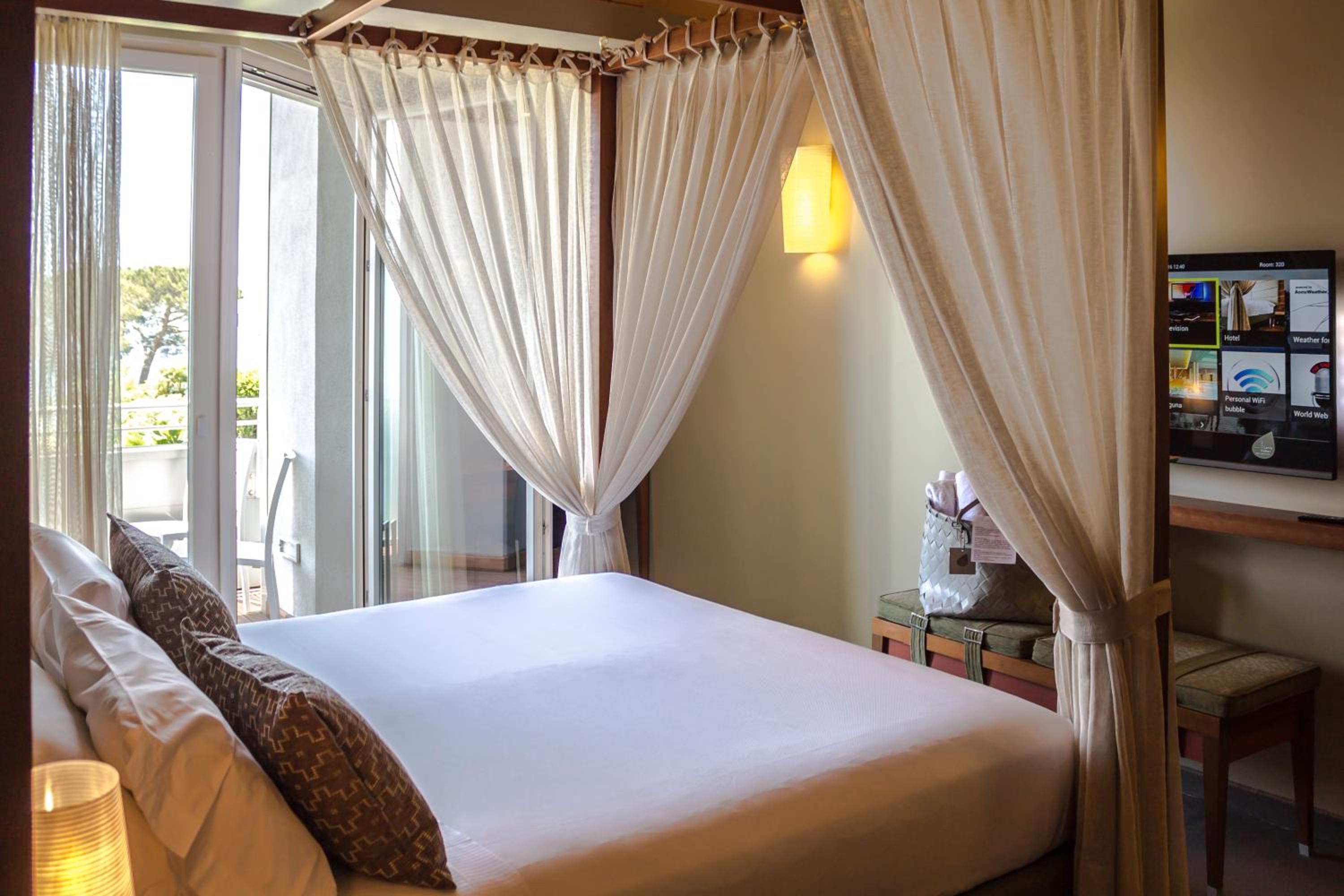 Double Room with Lake View - Photo 1