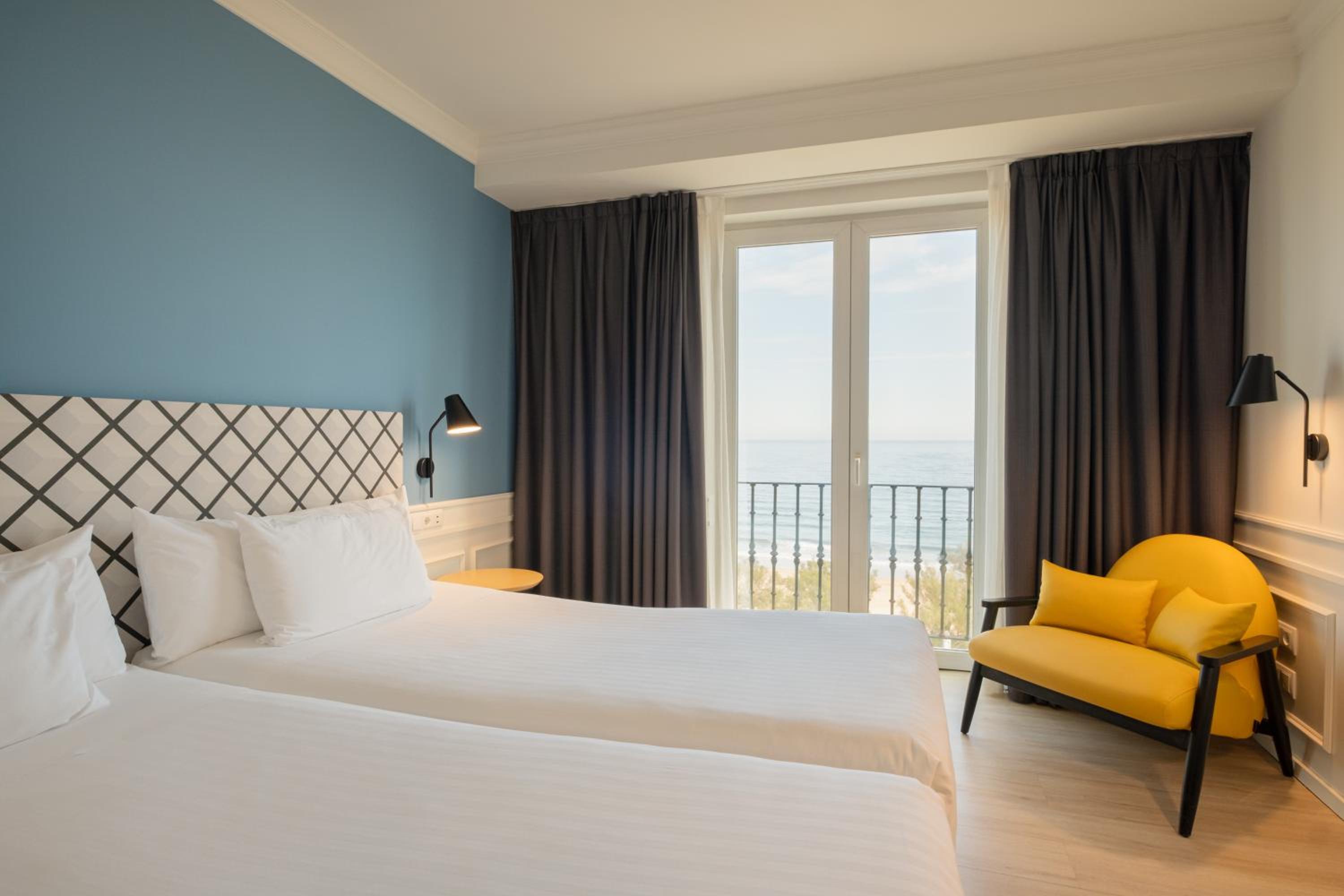 Deluxe Double Room with Sea View - Photo 4