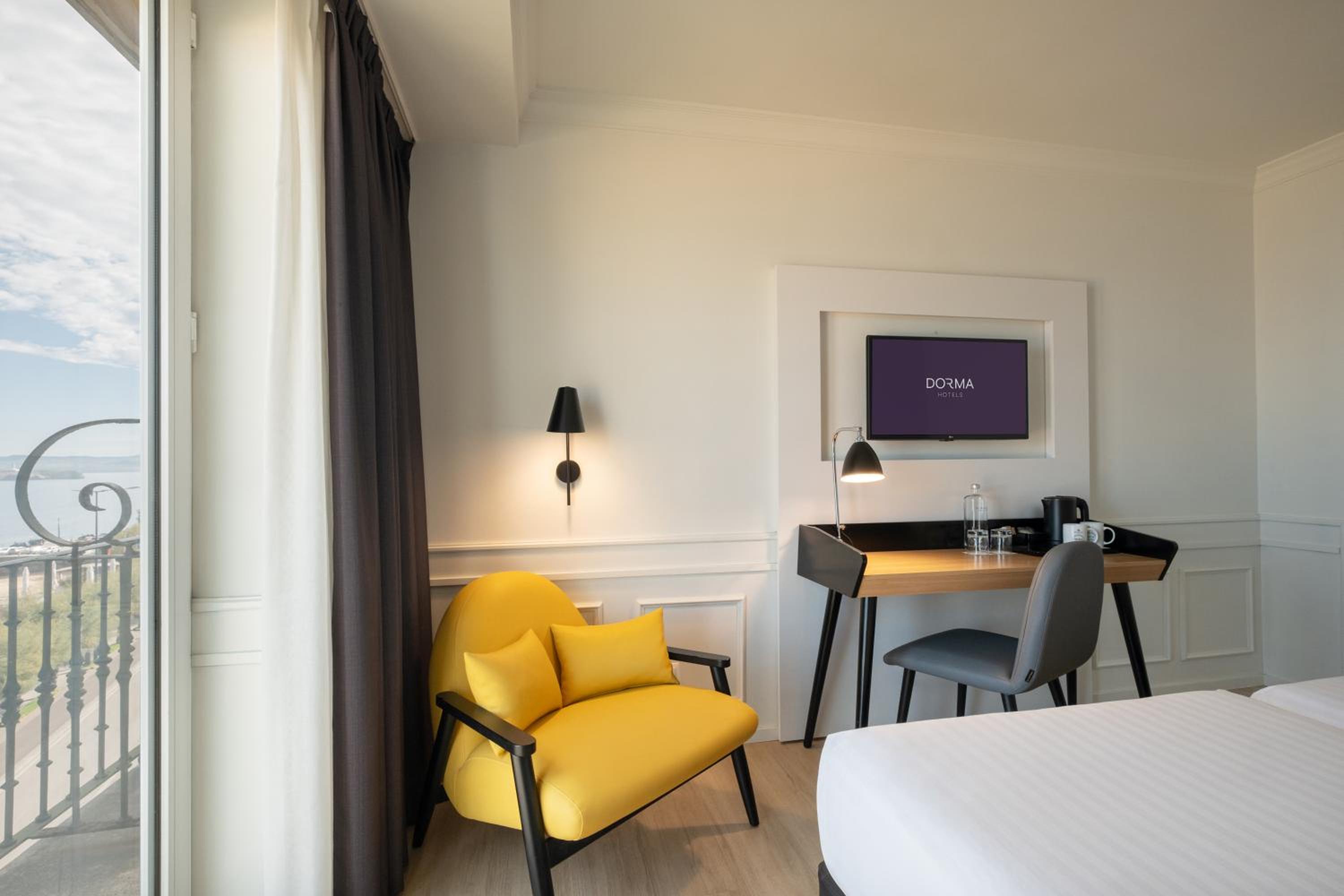 Deluxe Double Room with Balcony and Sea View - Photo 3