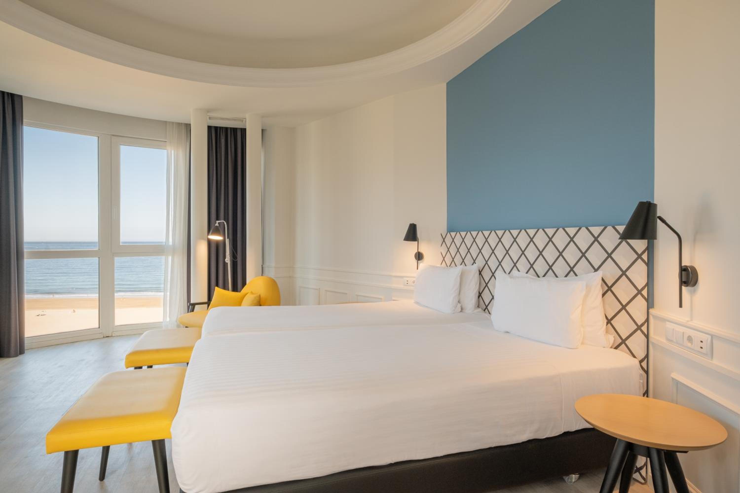 Superior Double Room with Sea View - Photo 2