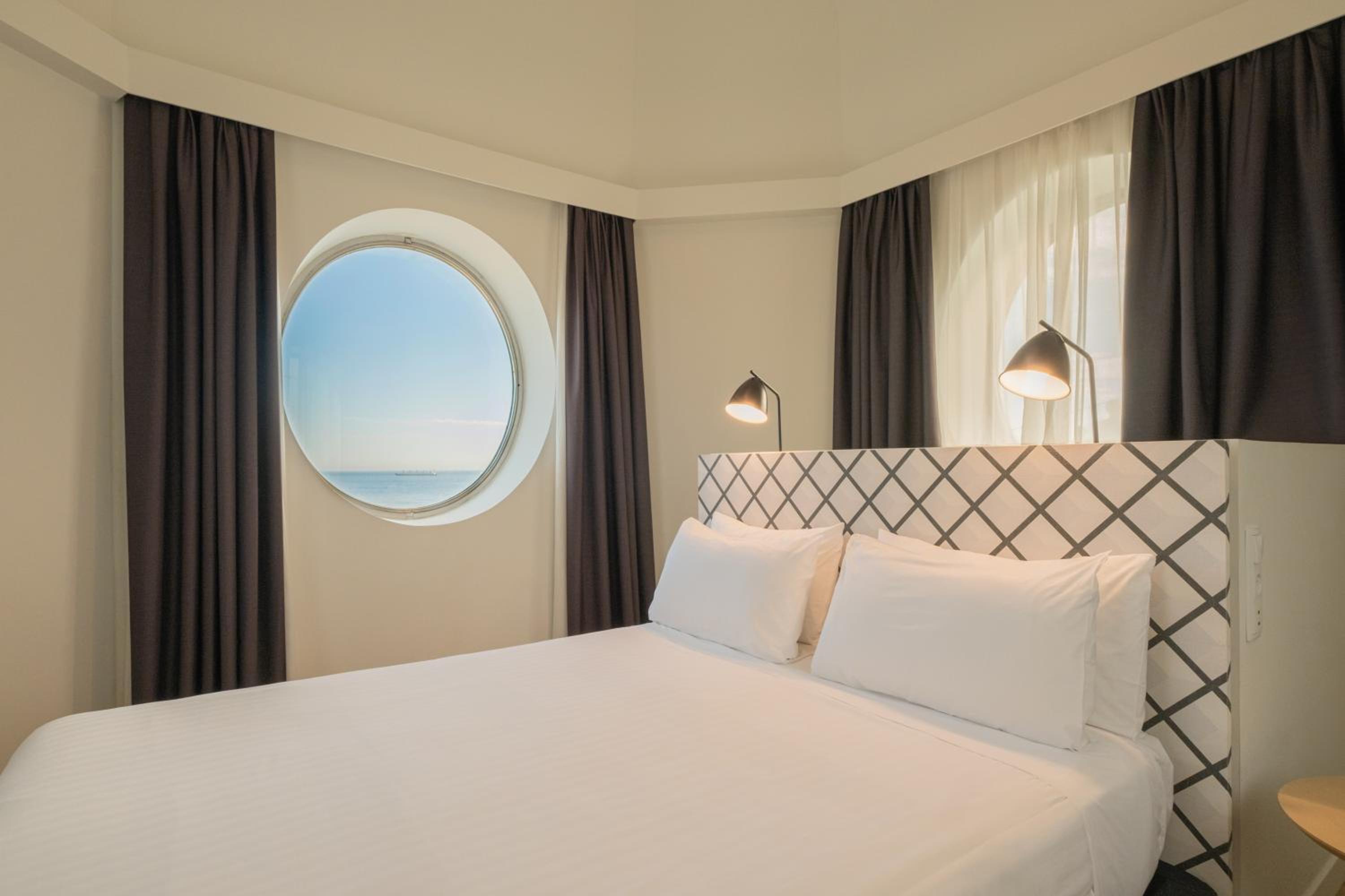 Suite with Sea View - Photo 3