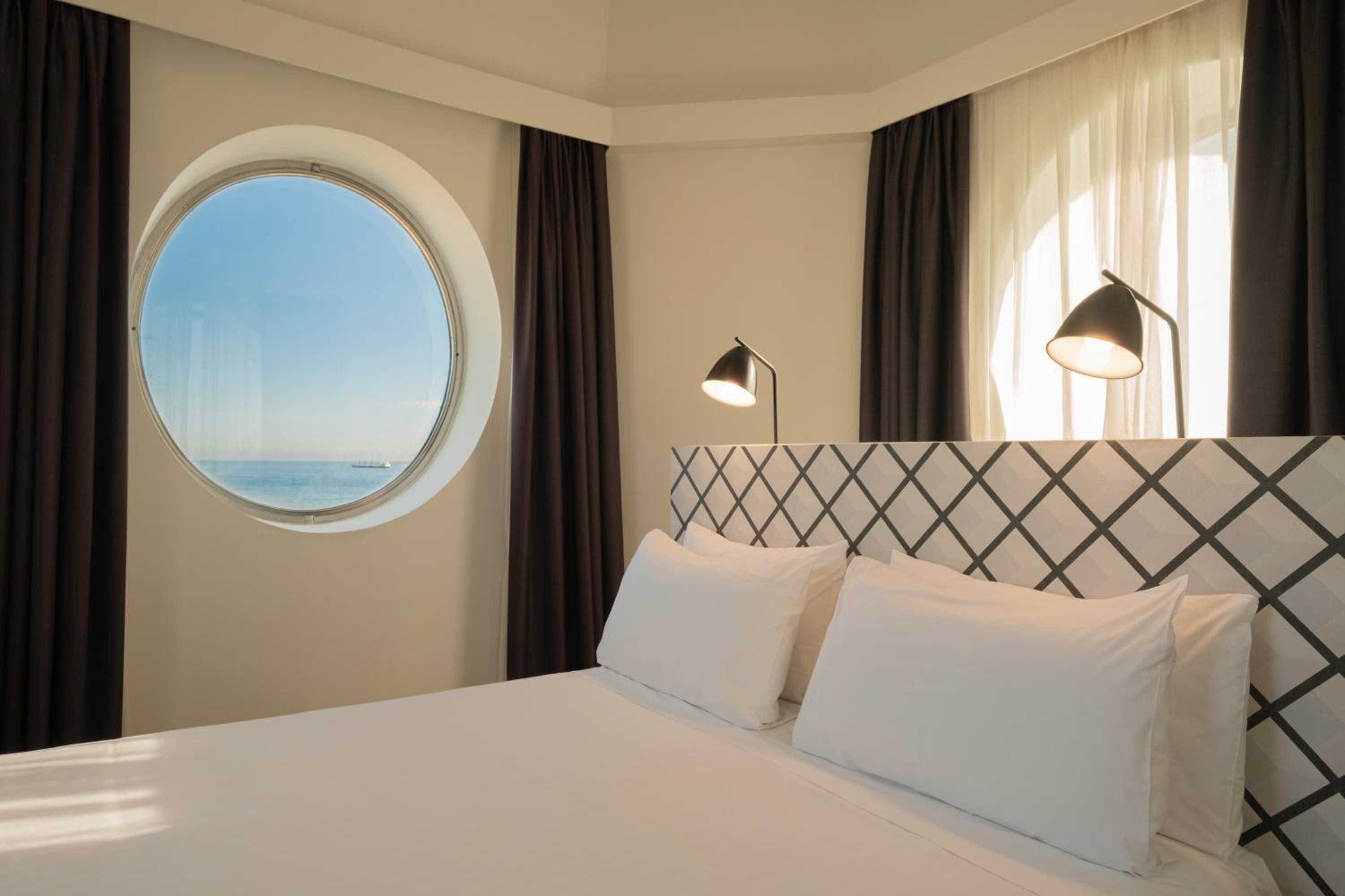 Suite with Sea View - Photo 1