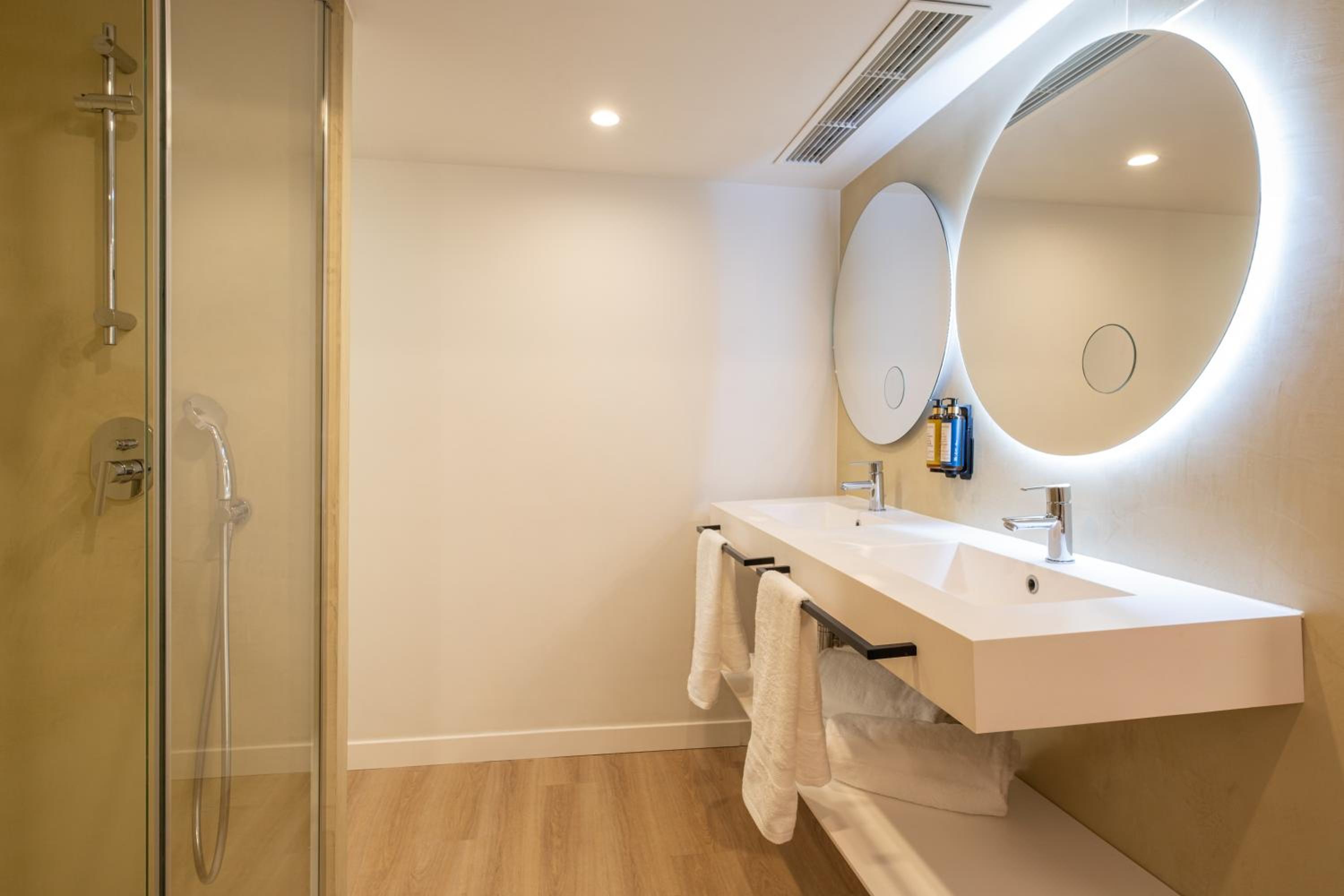 Suite with Sea View - Photo 6