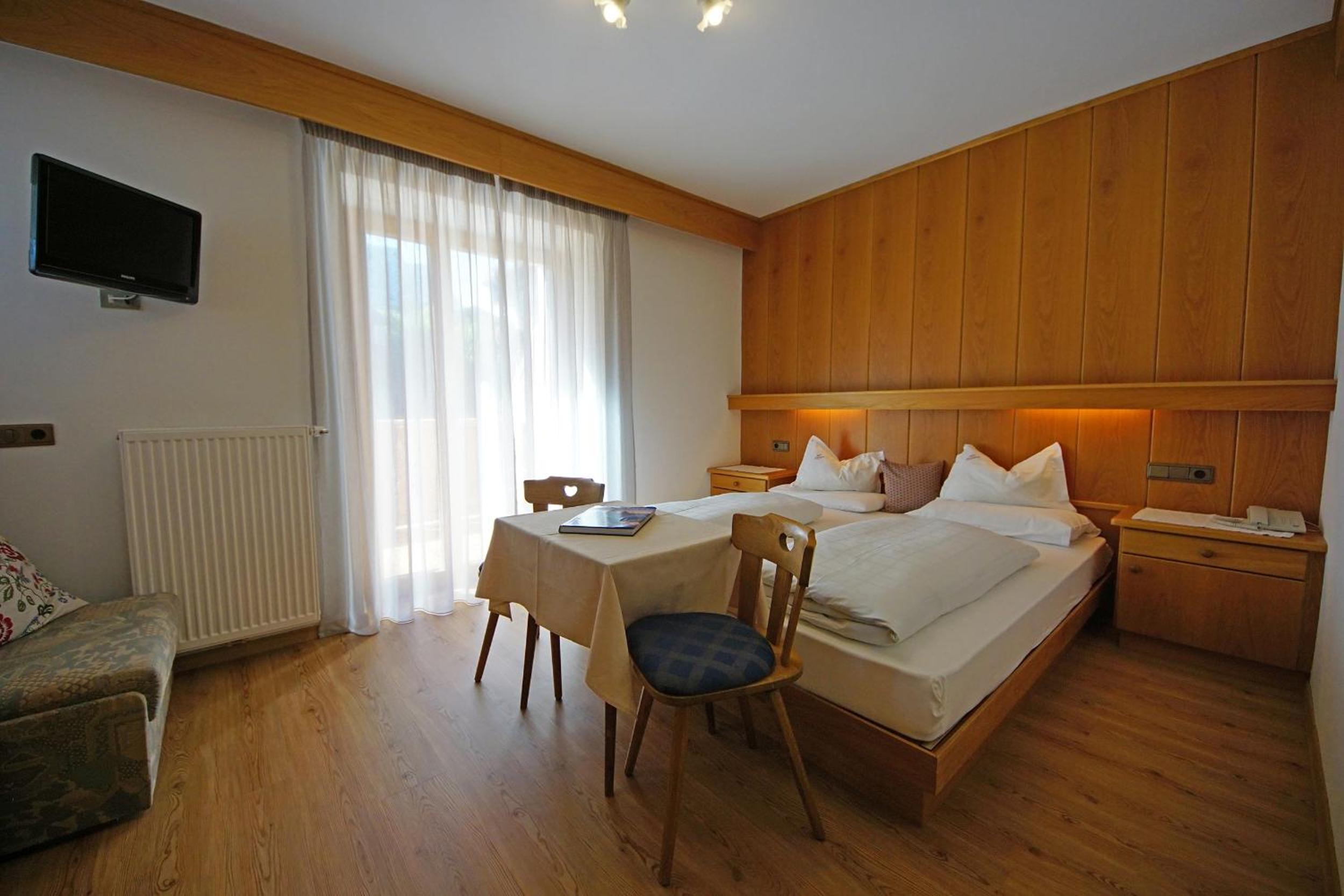 Double or Twin Room with Balcony photo 1