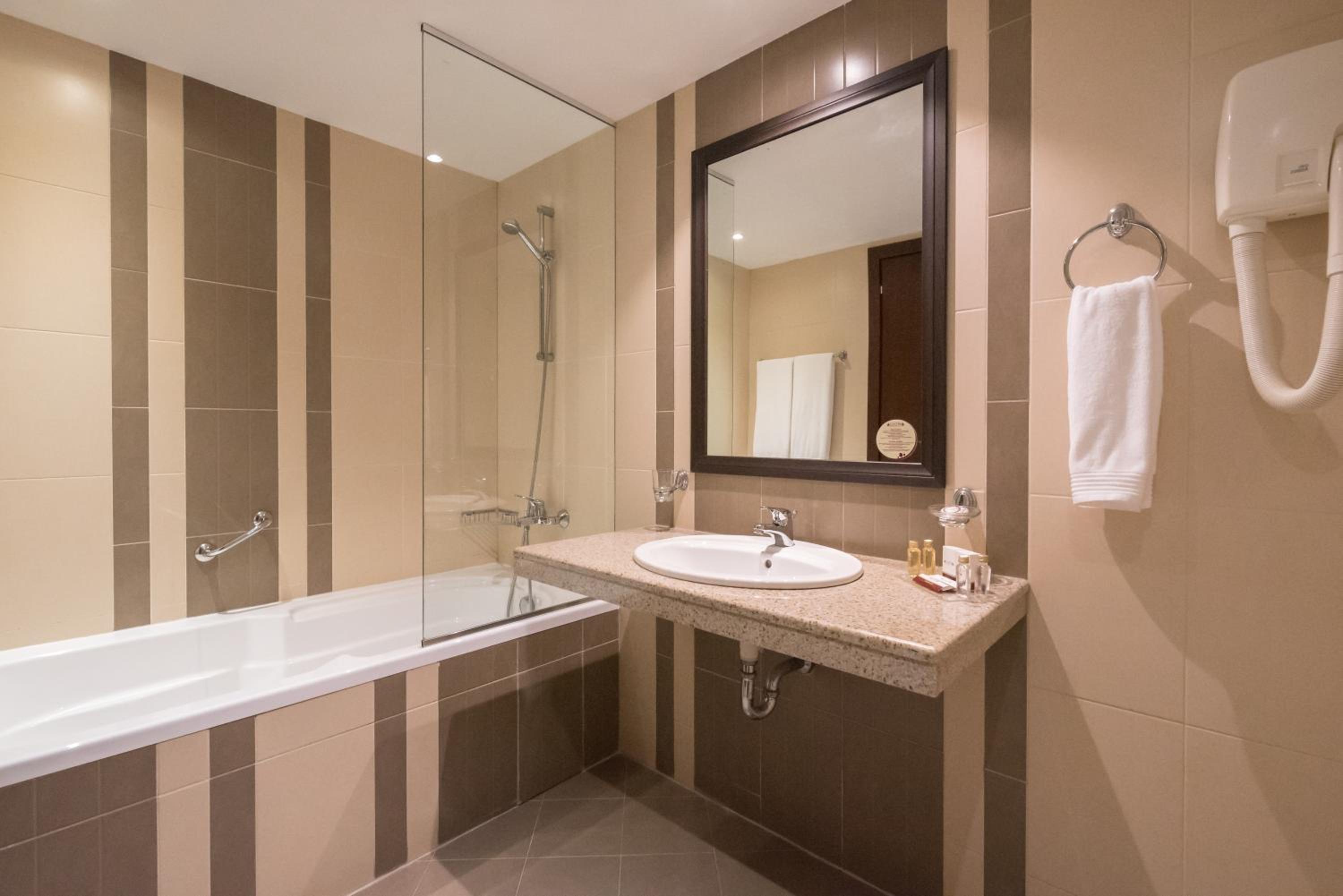 Standard  Double Room with Free Spa Access  photo 3