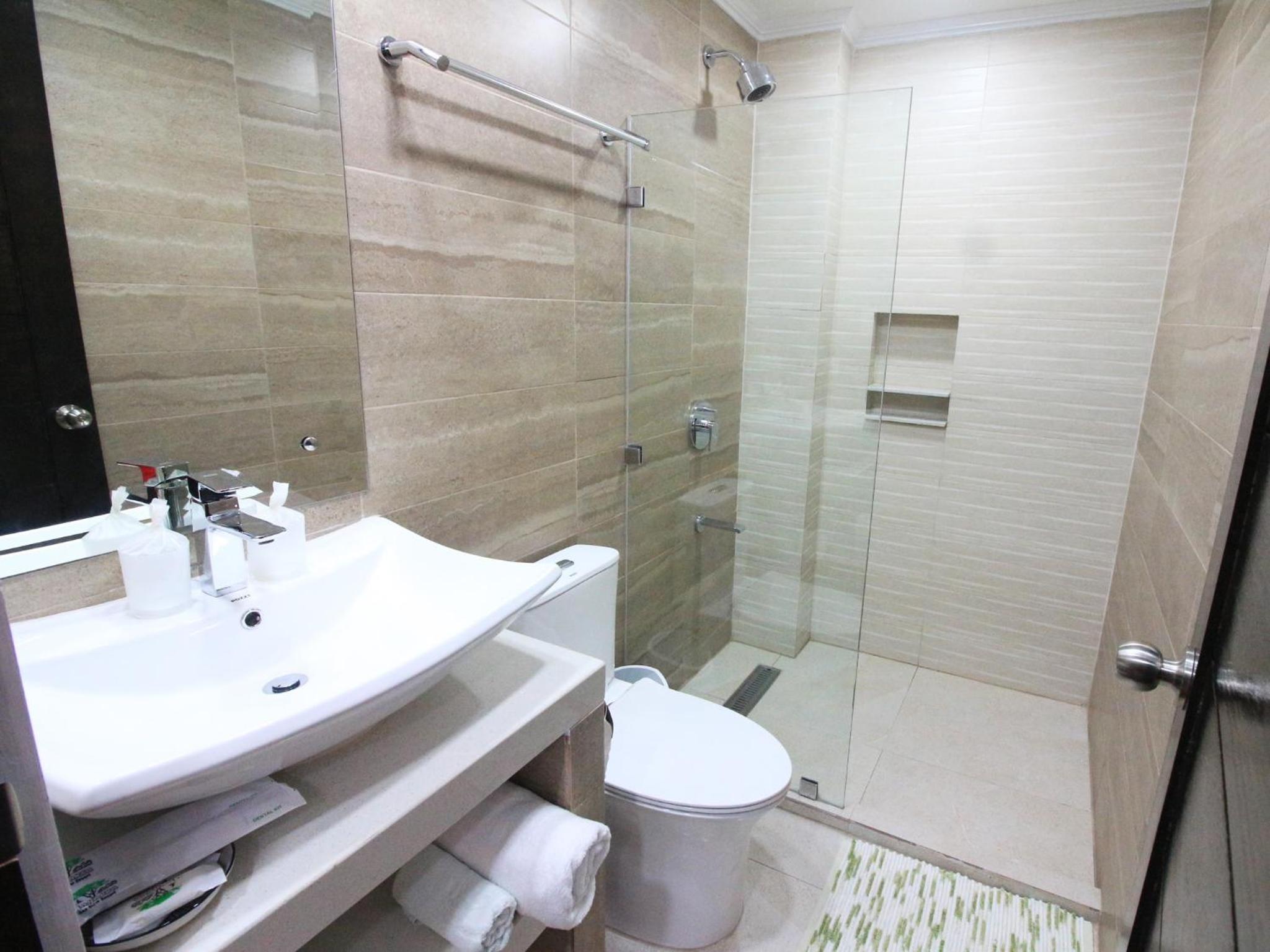 Standard King Room - Photo 3