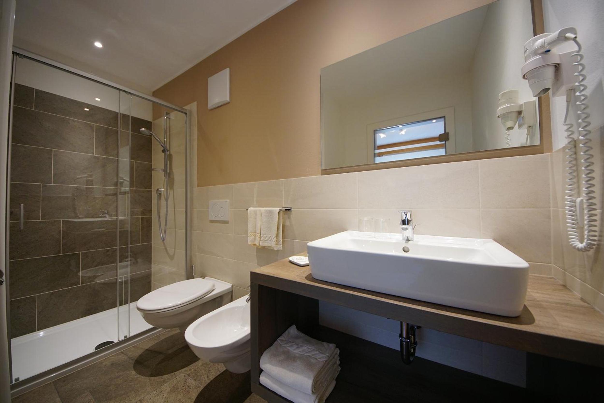 Double or Twin Room with Balcony photo 3