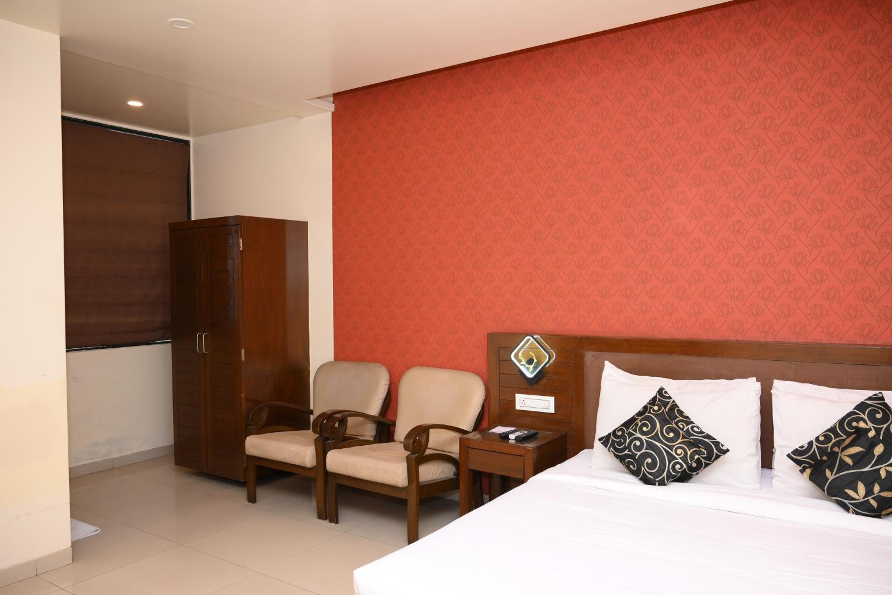 Deluxe King Room photo 3