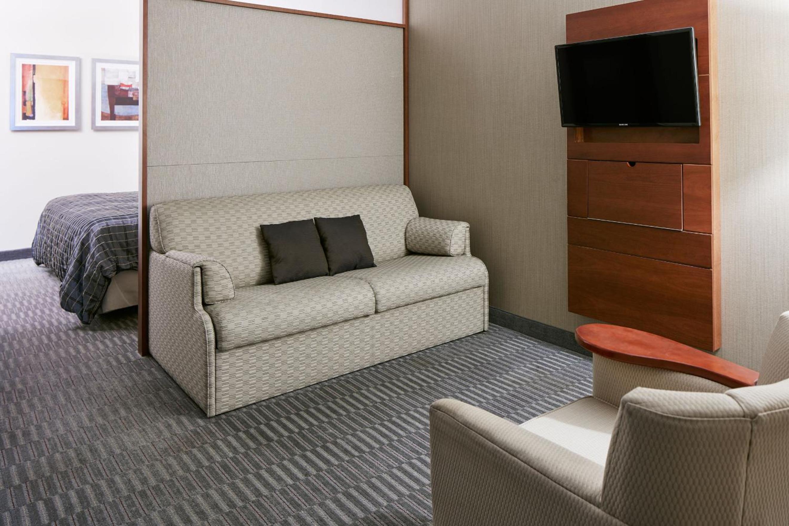 Two Bedroom Suite with Kitchenette - Photo 3