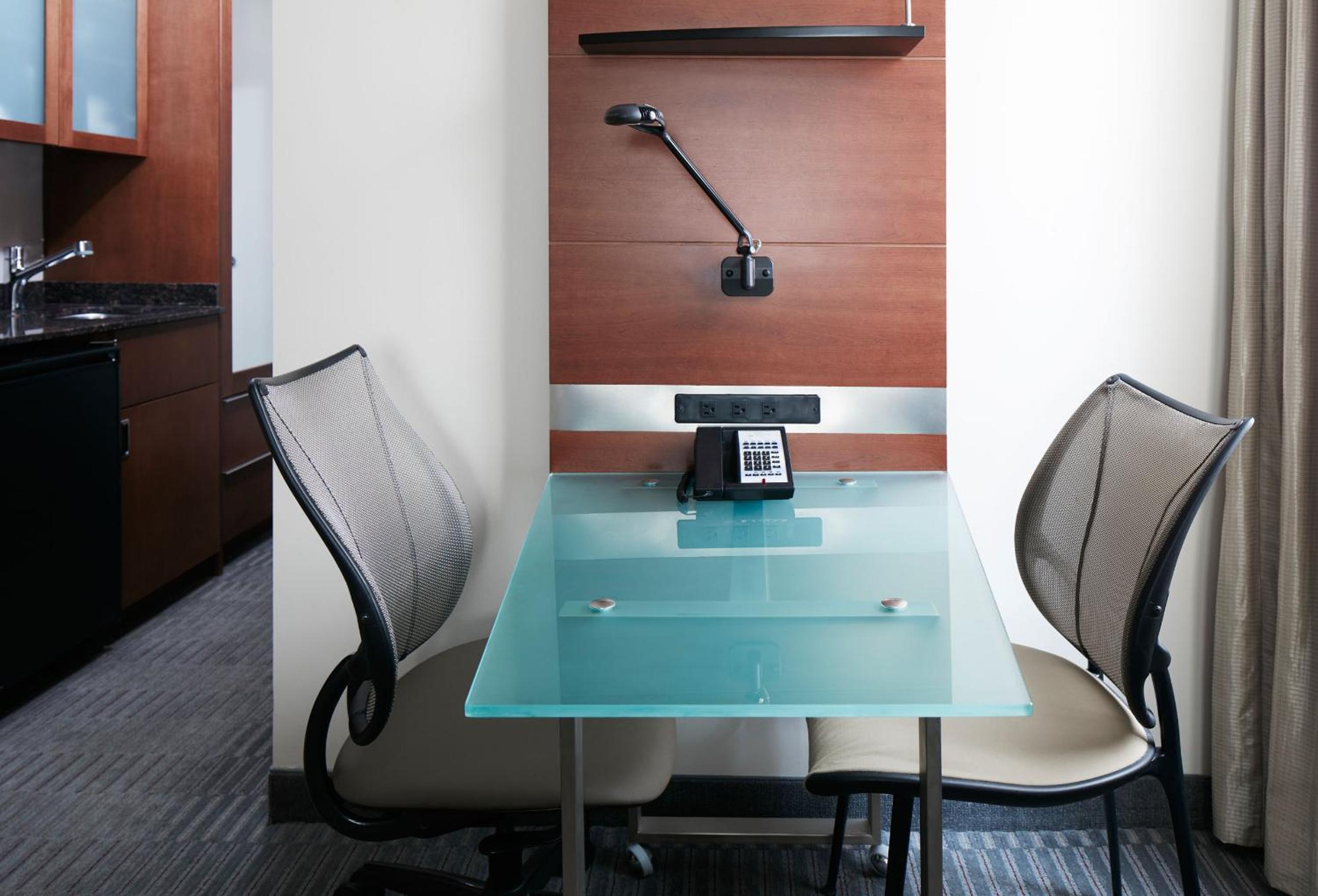 Deluxe Double Room with Two Double Beds - Photo 6