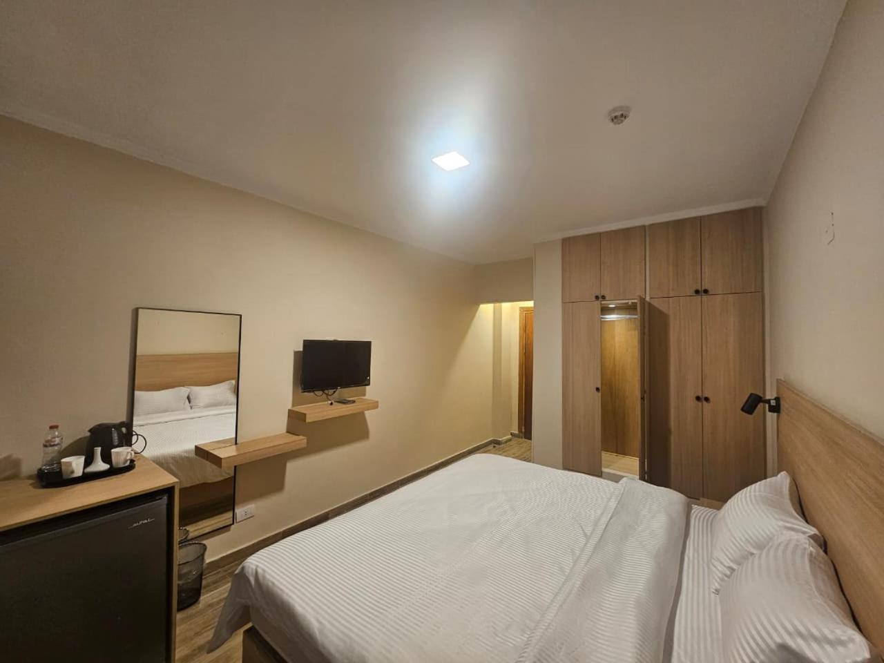 Double or Twin Room with City View photo 3