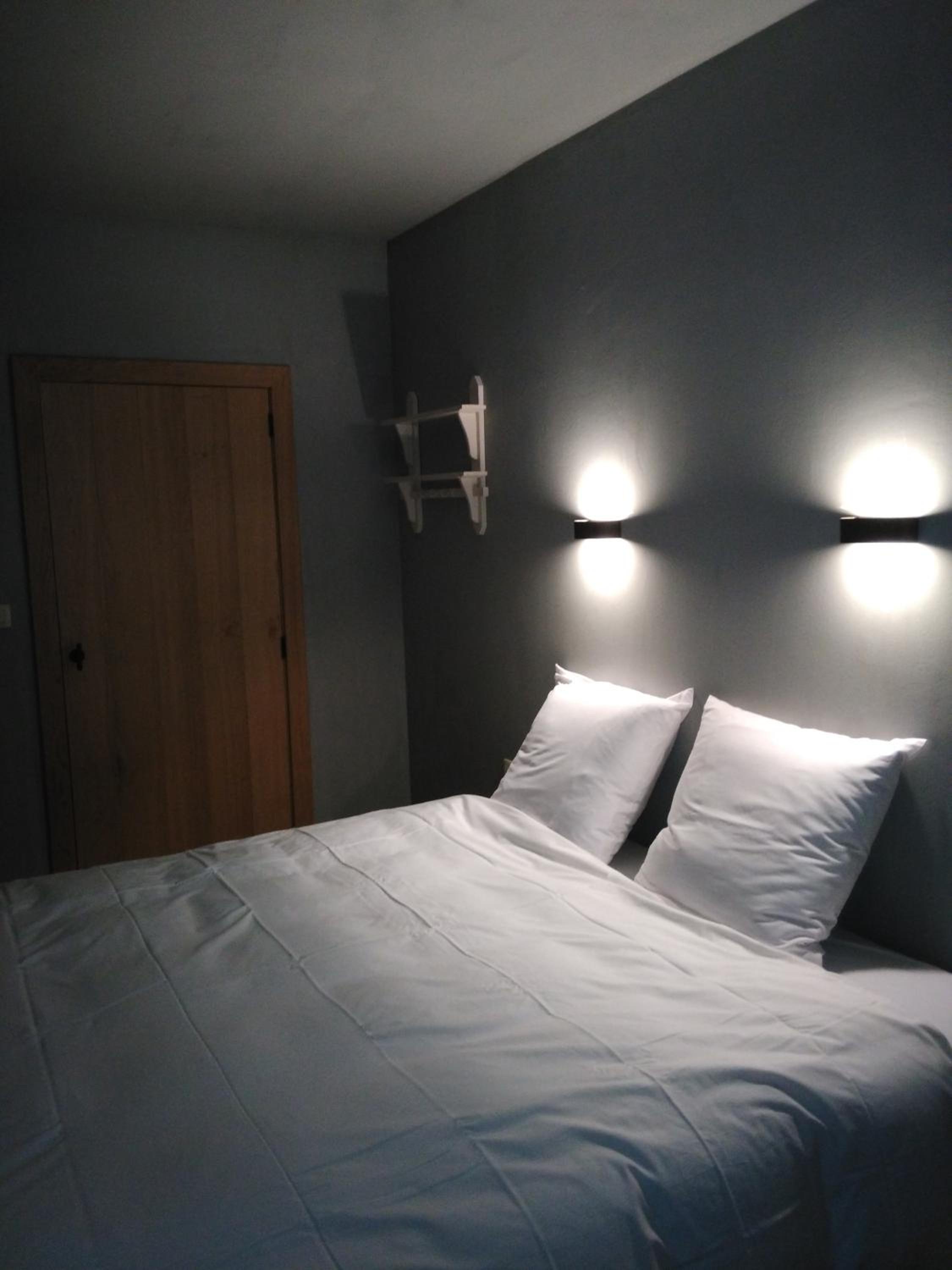 Deluxe Double Room with Shower photo 3