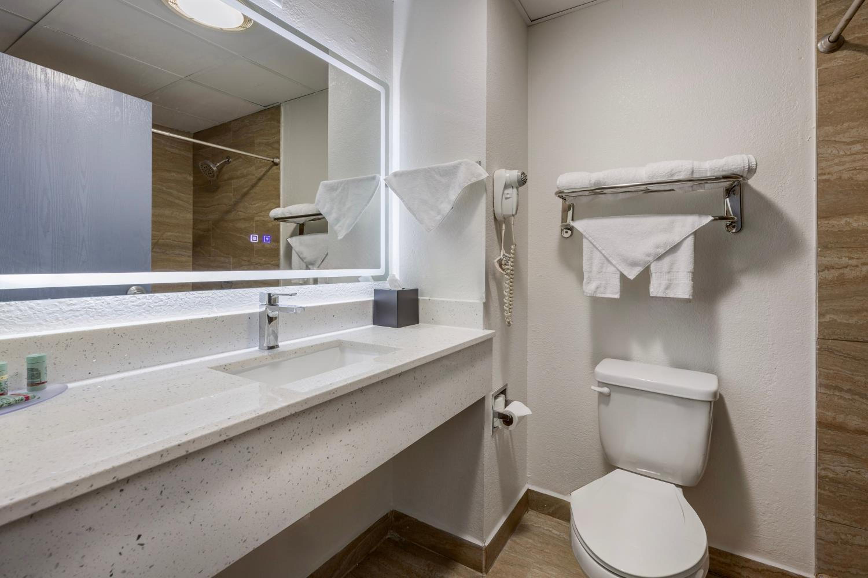 King Room with Sofa Bed and Walk-In Shower - Non-Smoking - Photo 4