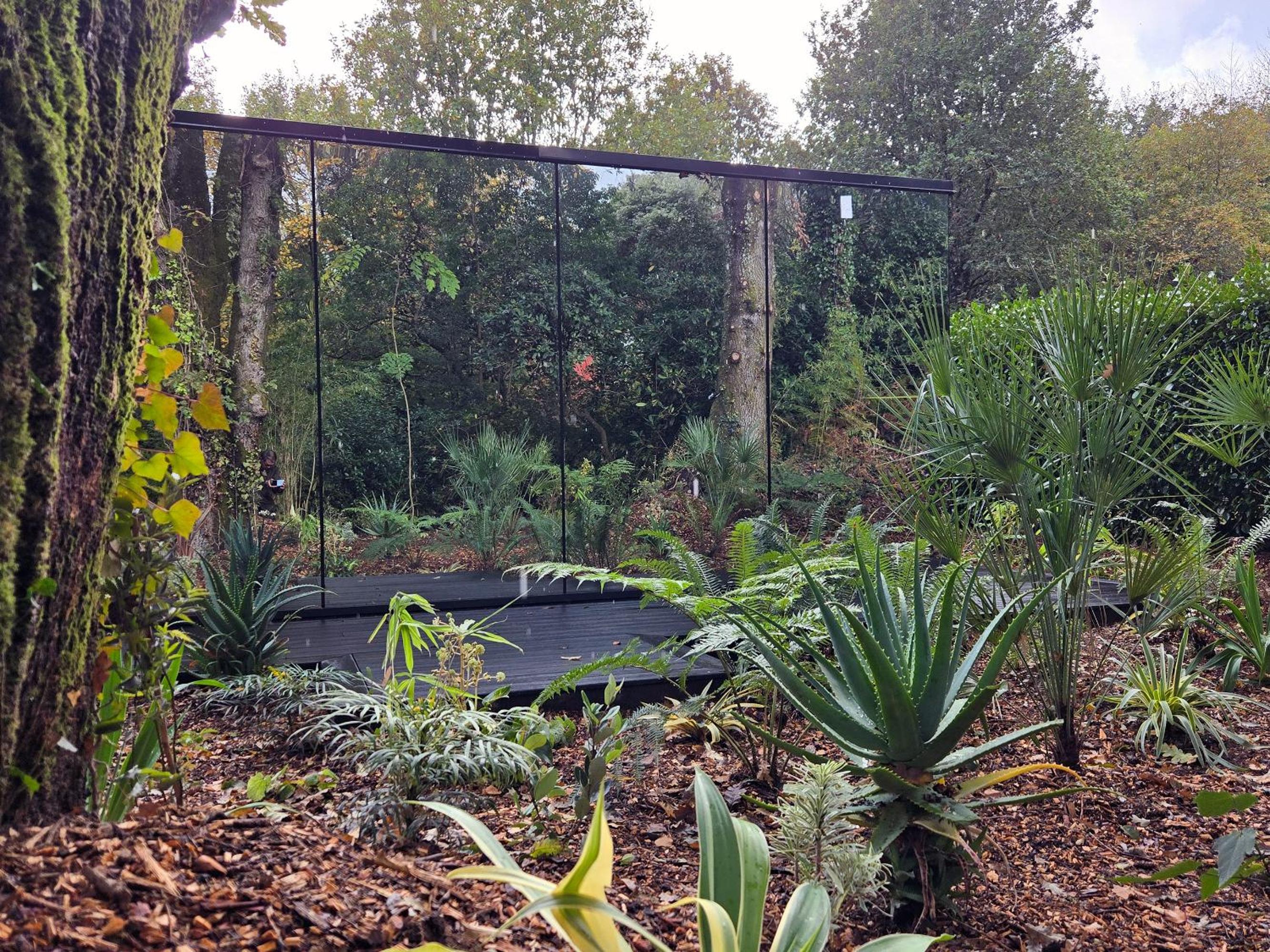 Premium Mirror House Studio