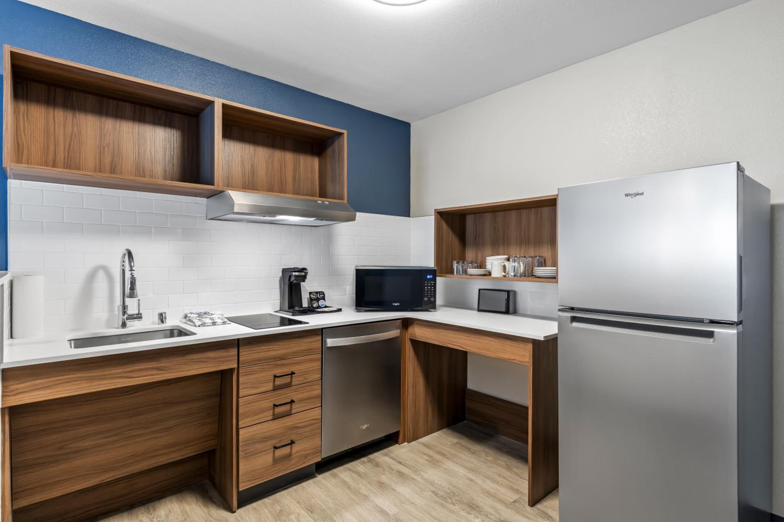 Queen Room with Two Queen Beds, Kitchen and Bath Tub - Accessible photo 3