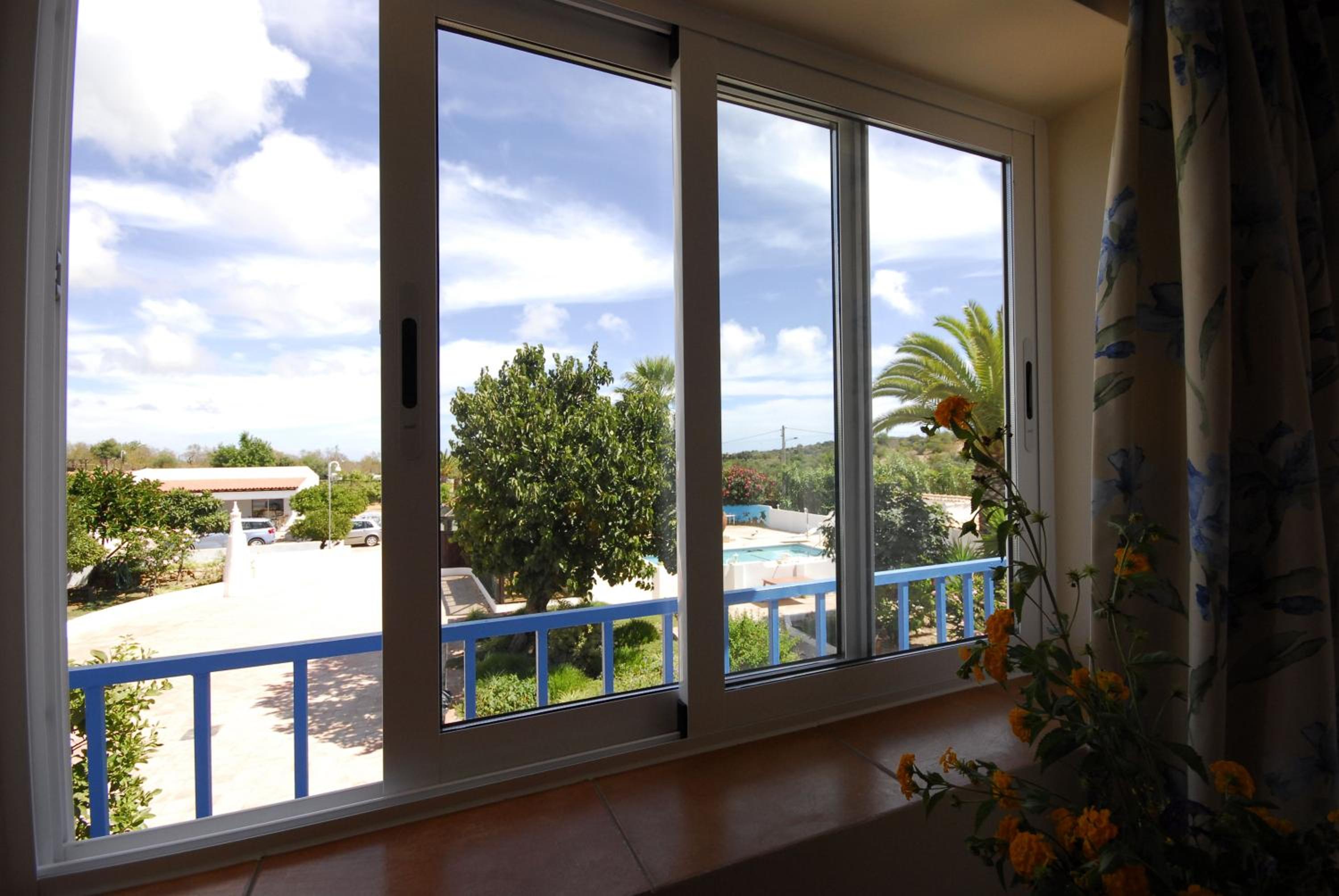 Family Room with Balcony photo 3