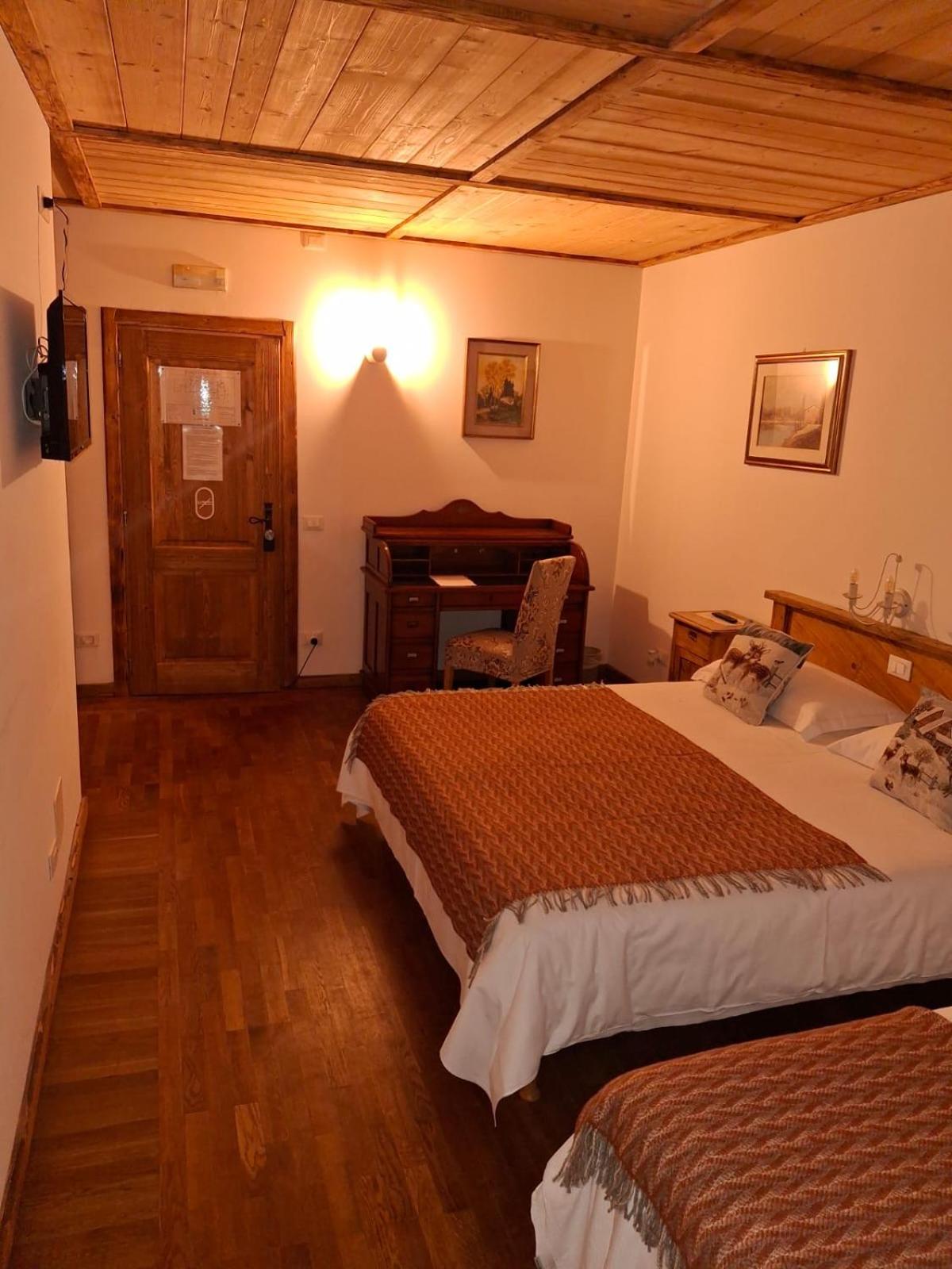 Standard Triple Room photo 2