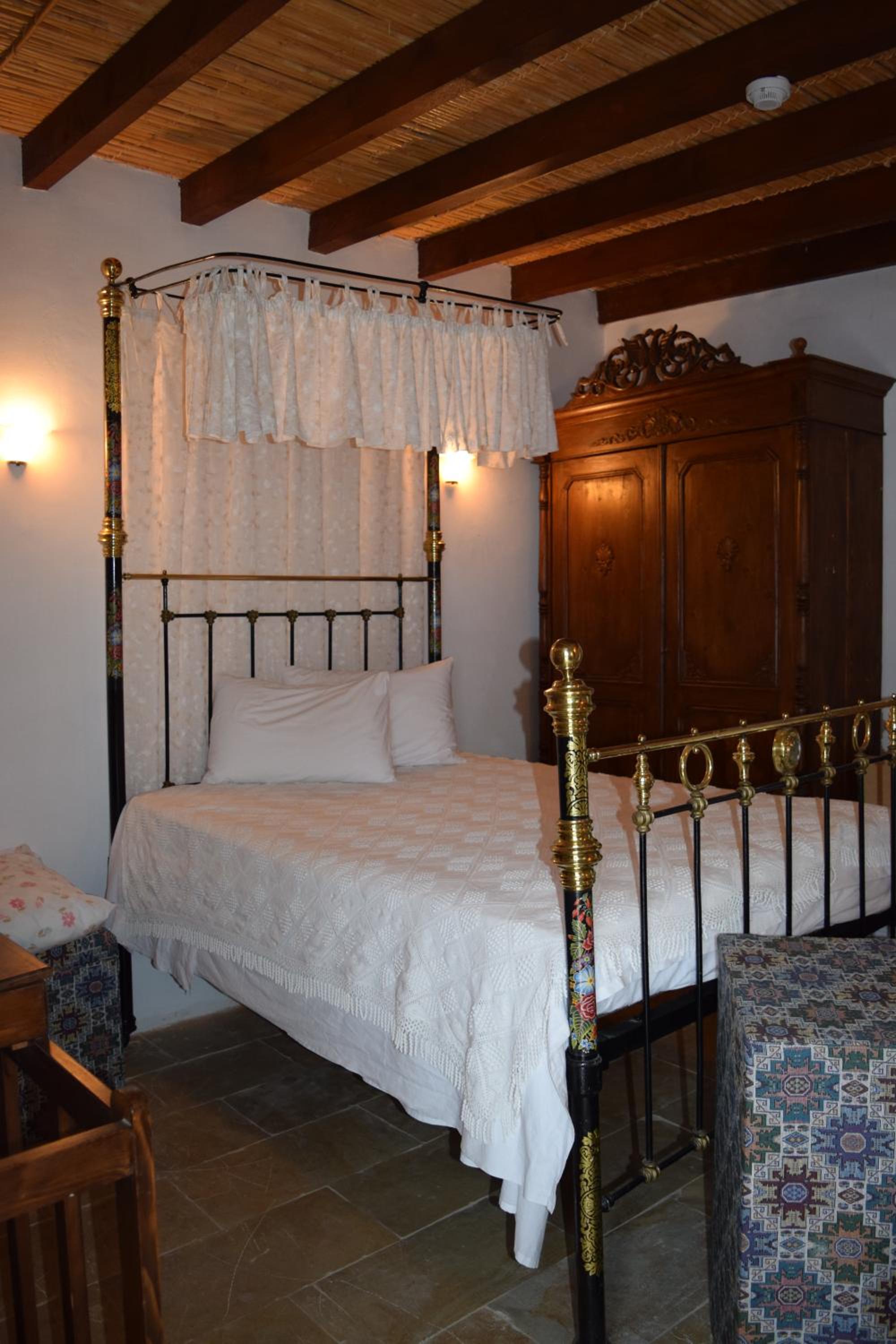 Deluxe Queen Suite photo 1