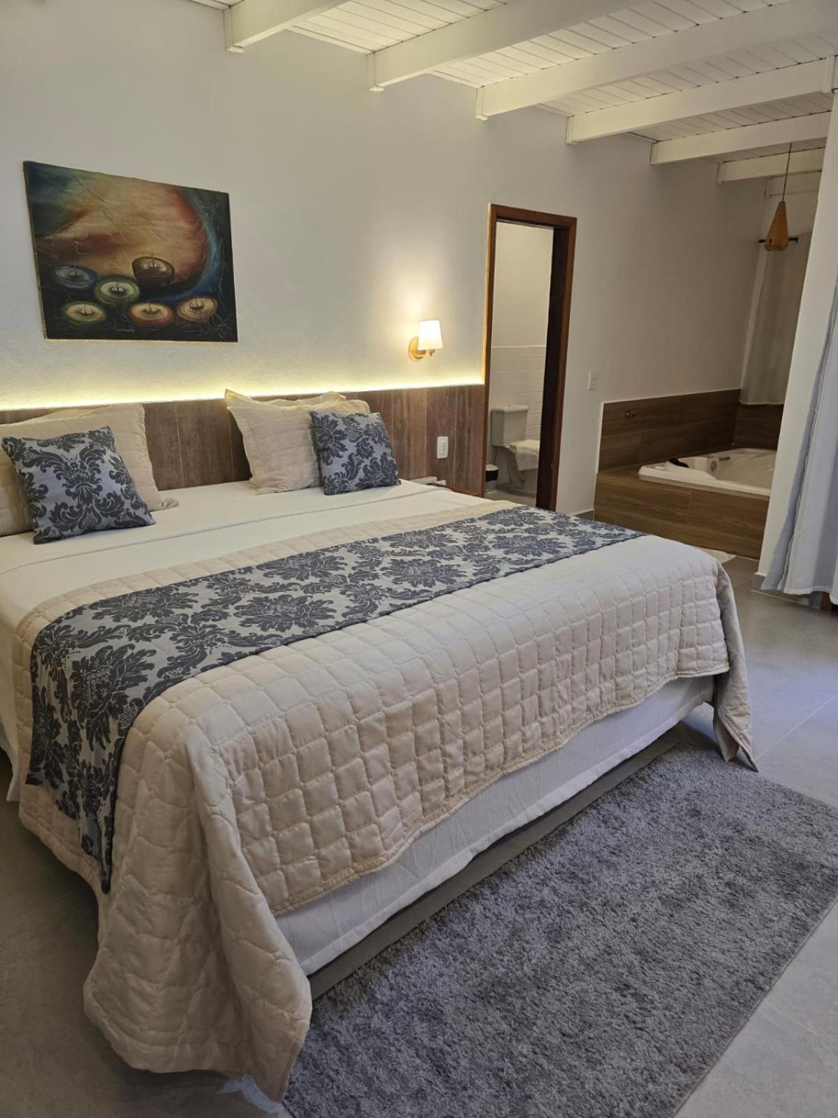 Deluxe Suite with Spa Bath photo 2