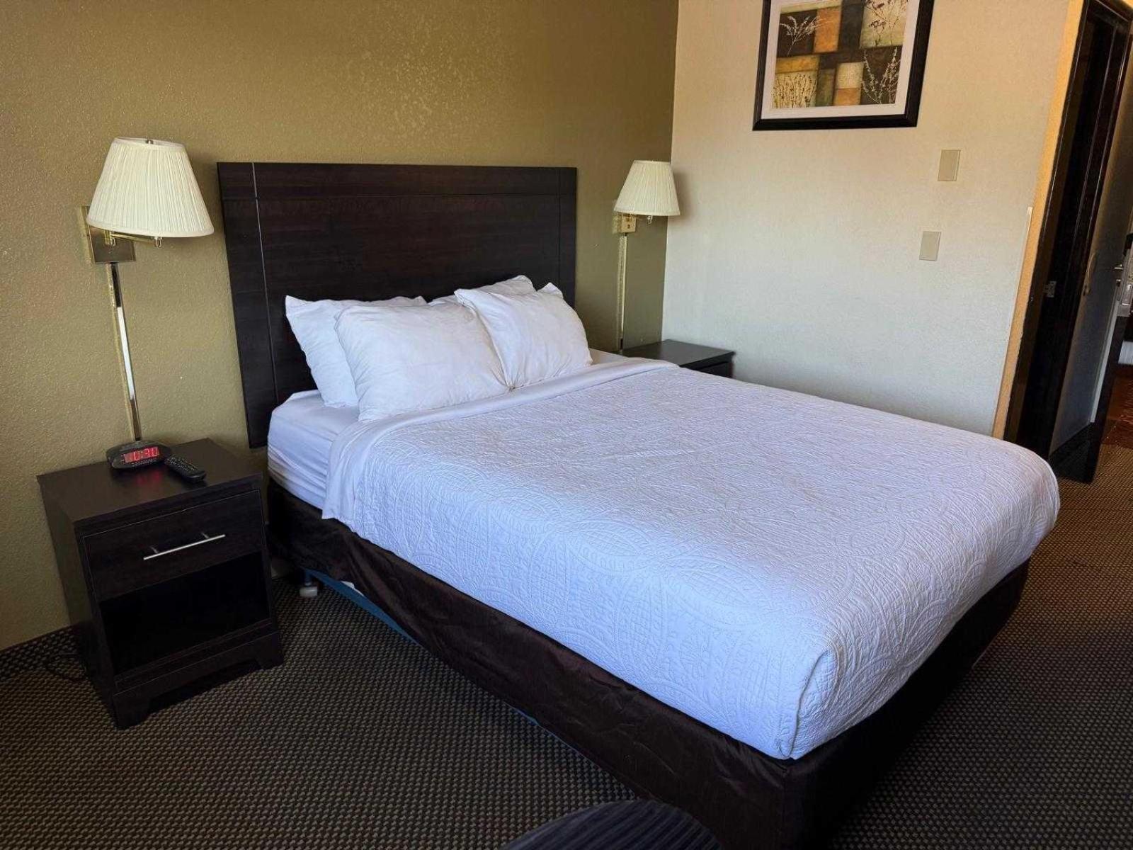 Standard Queen Room photo 2