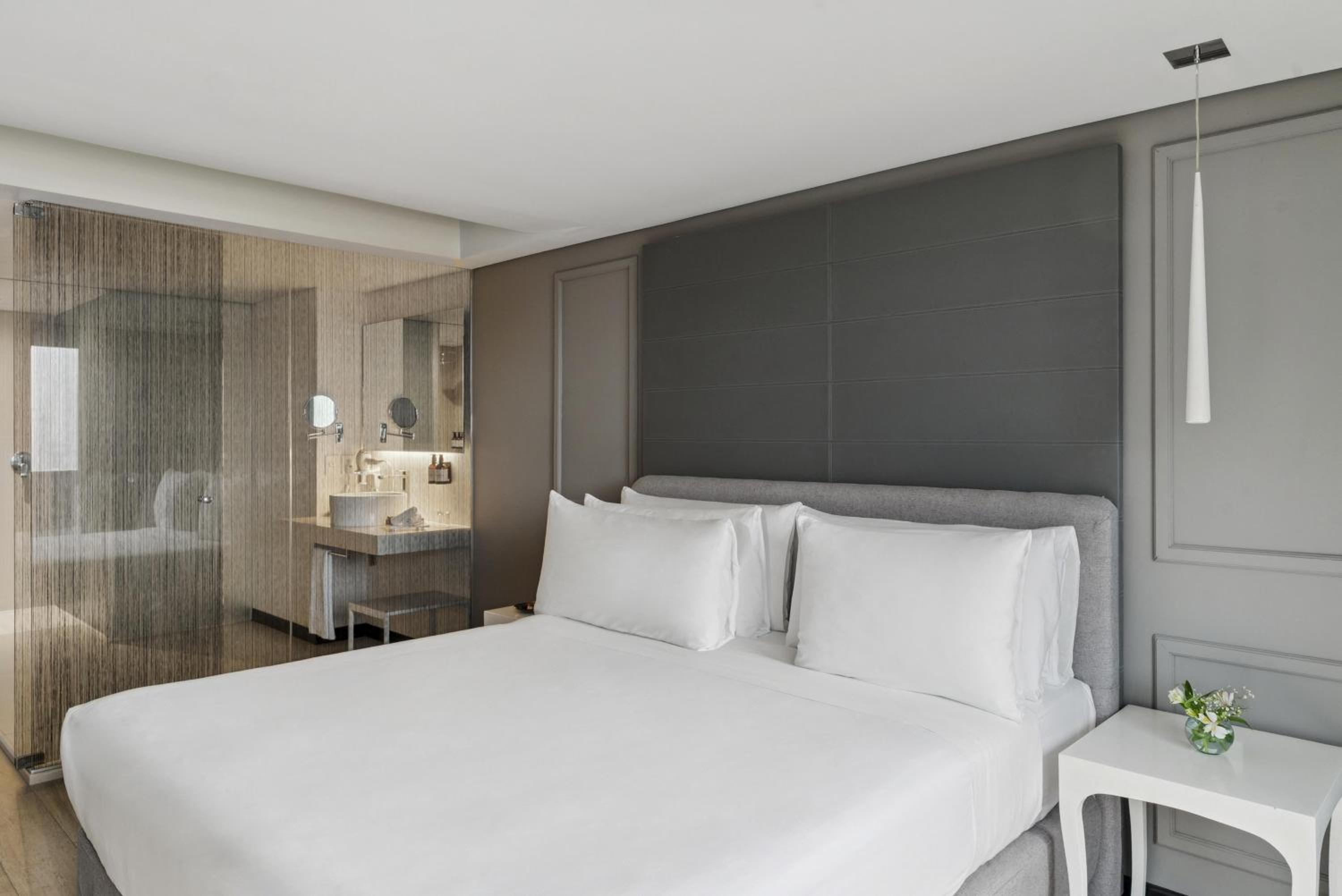 Premium Room with View and Terrace - Photo 4