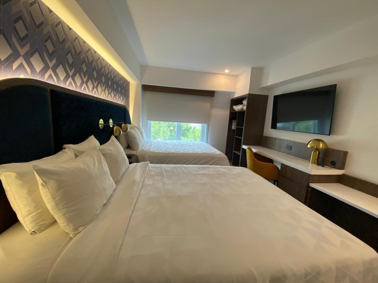 Standard King Room with City View - Photo 1