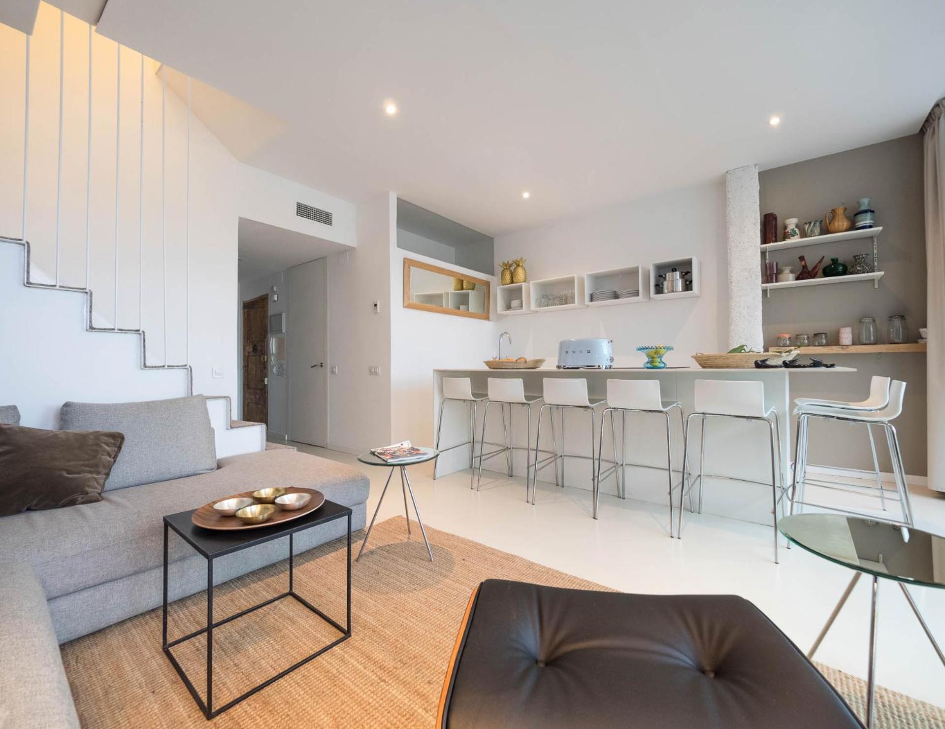 Three-Bedroom Apartment with Balcony photo 3