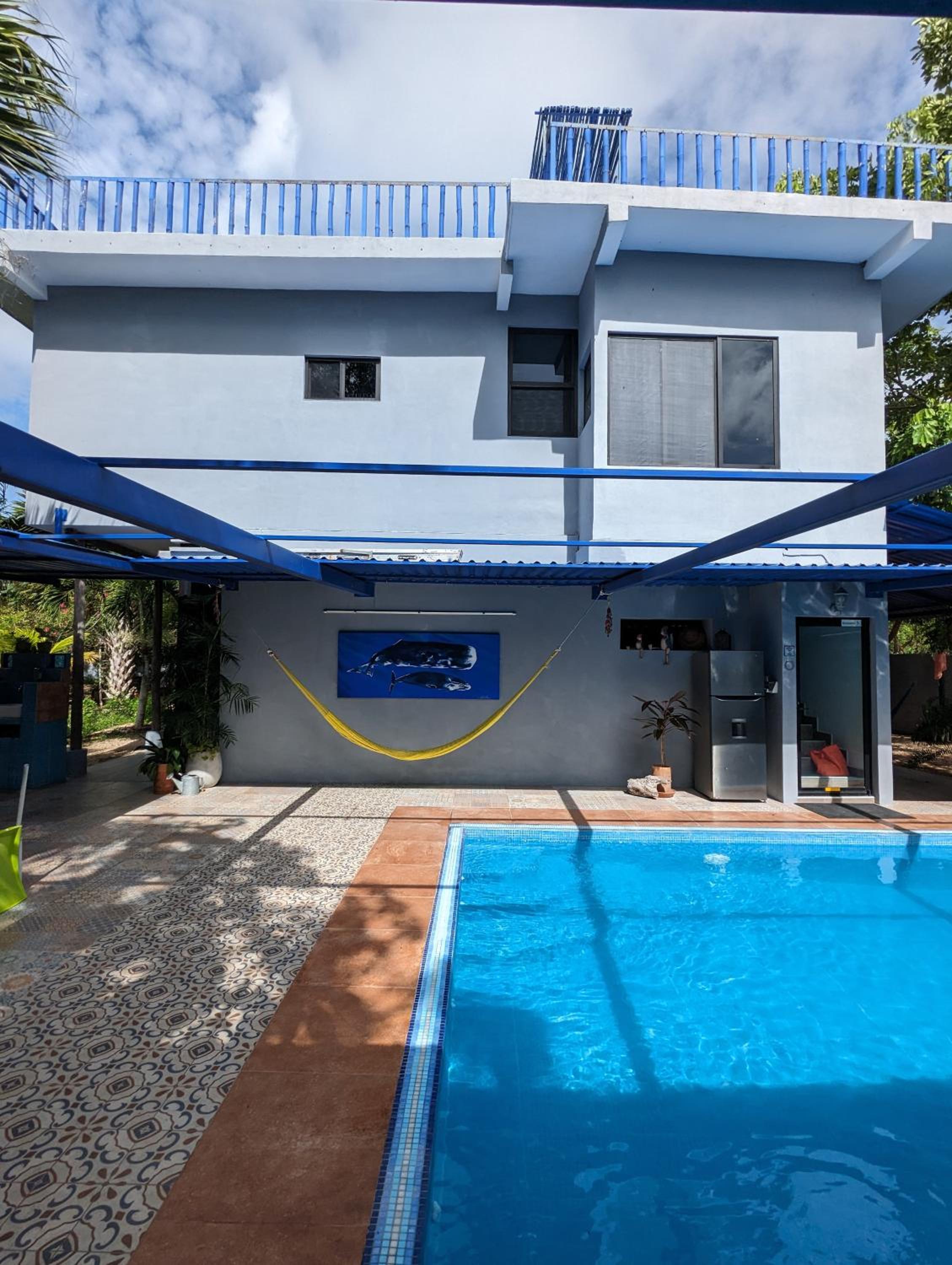Six-Bedroom House photo 3