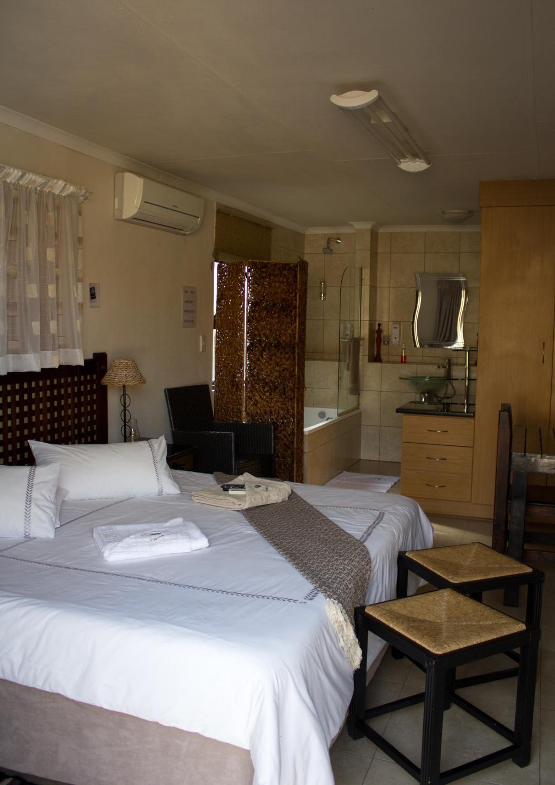 Budget Double Room photo 3