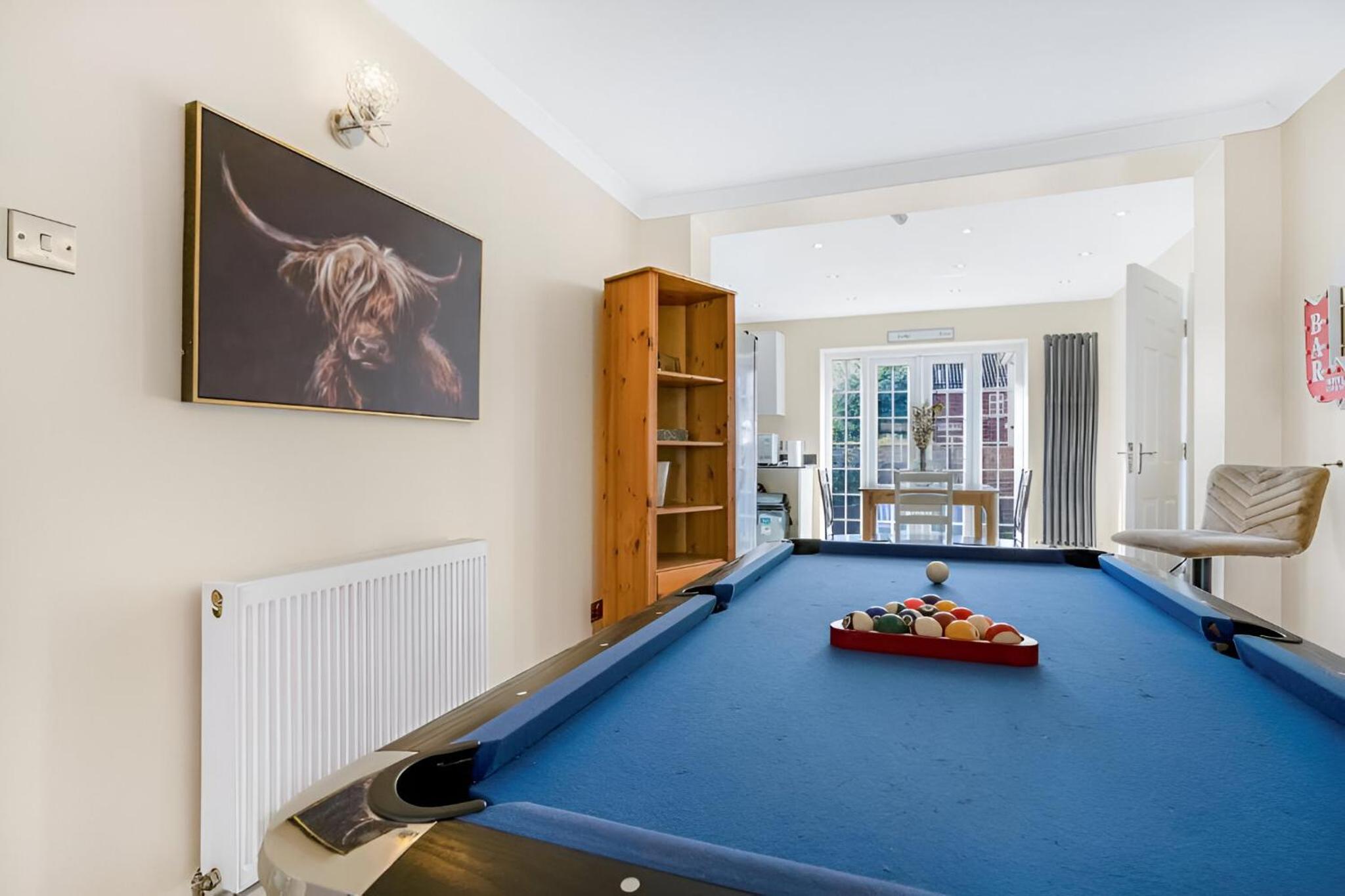 Five-Bedroom House photo 2