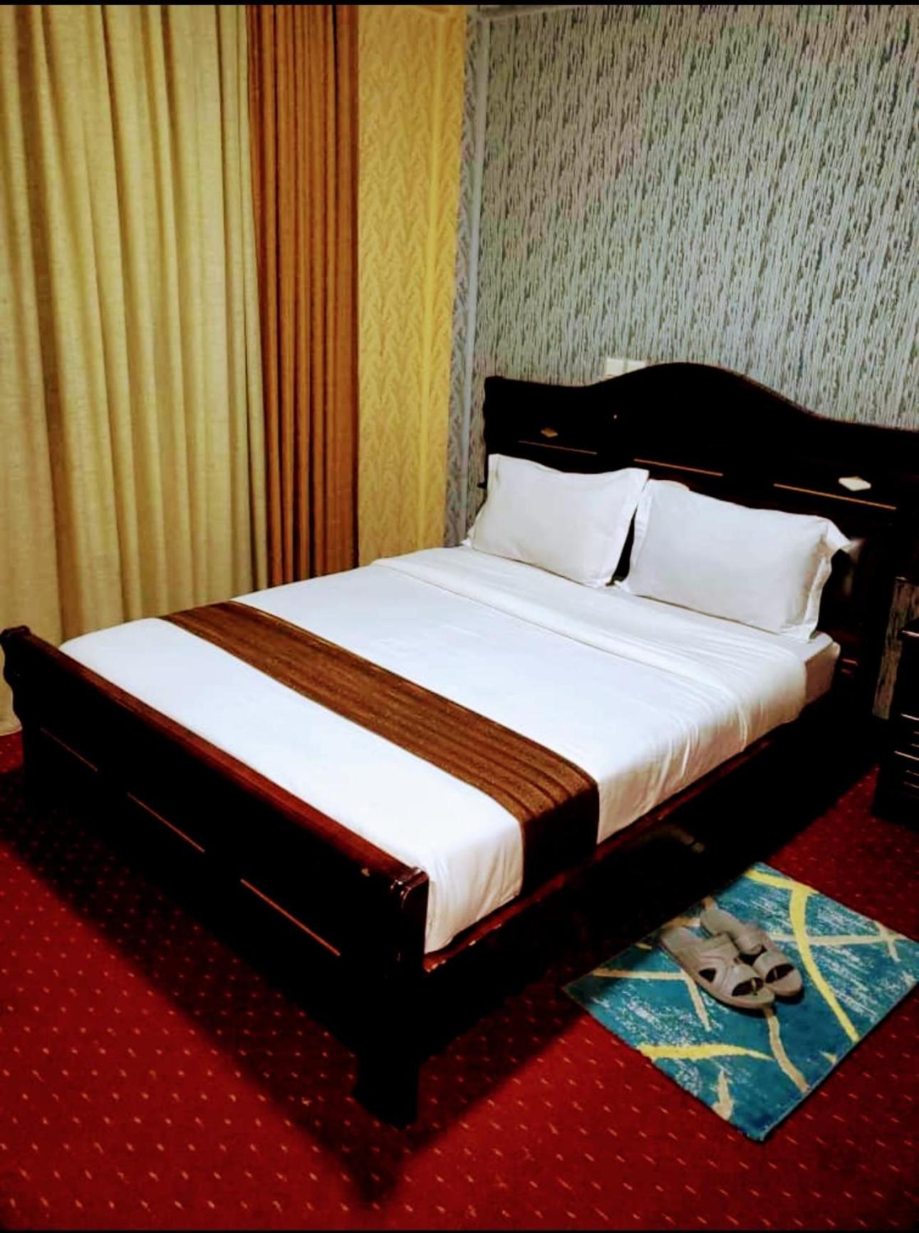 Standard Queen Room photo 3