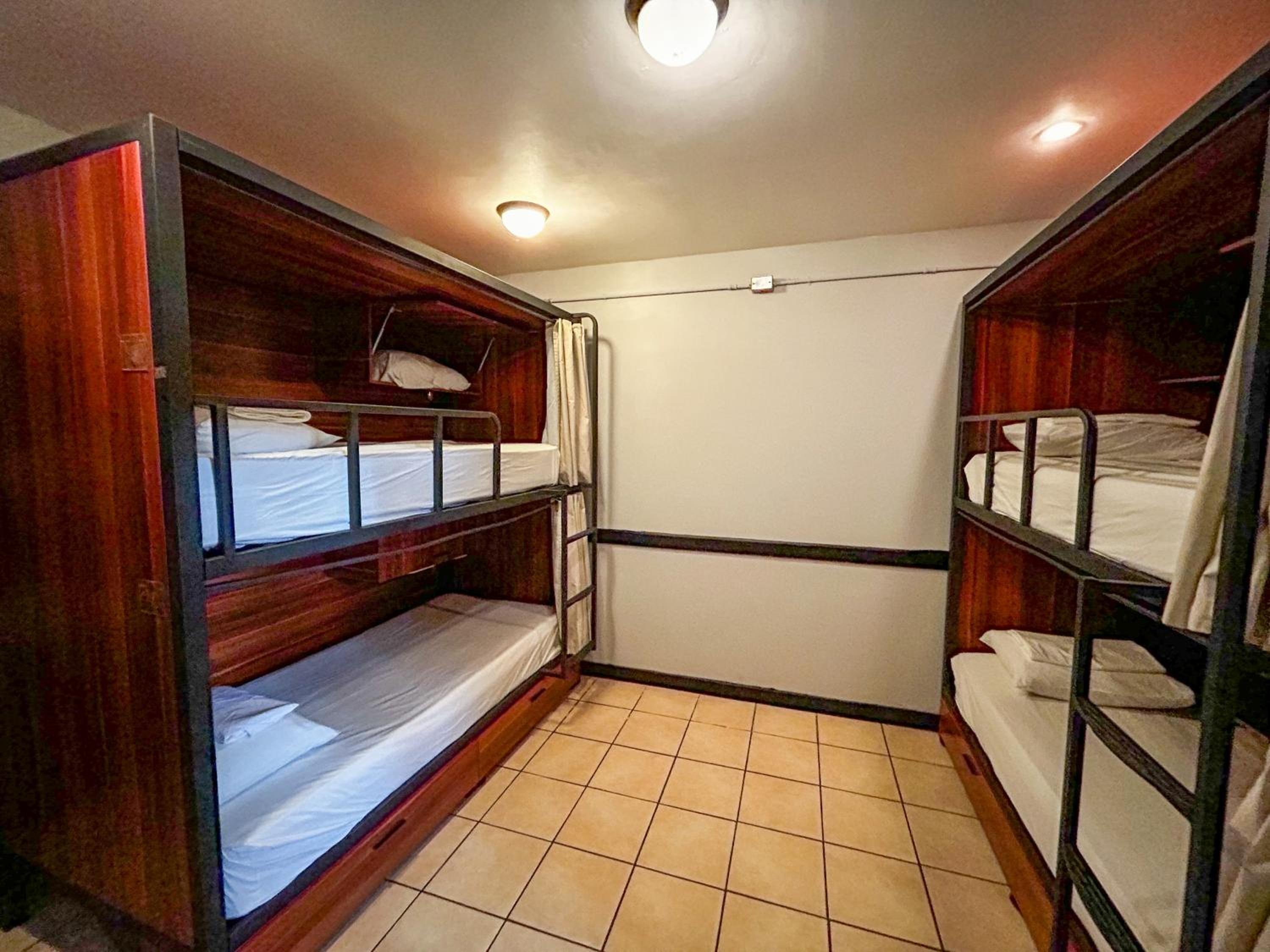 Bed in 8-Bed Mixed Dormitory Room photo 2