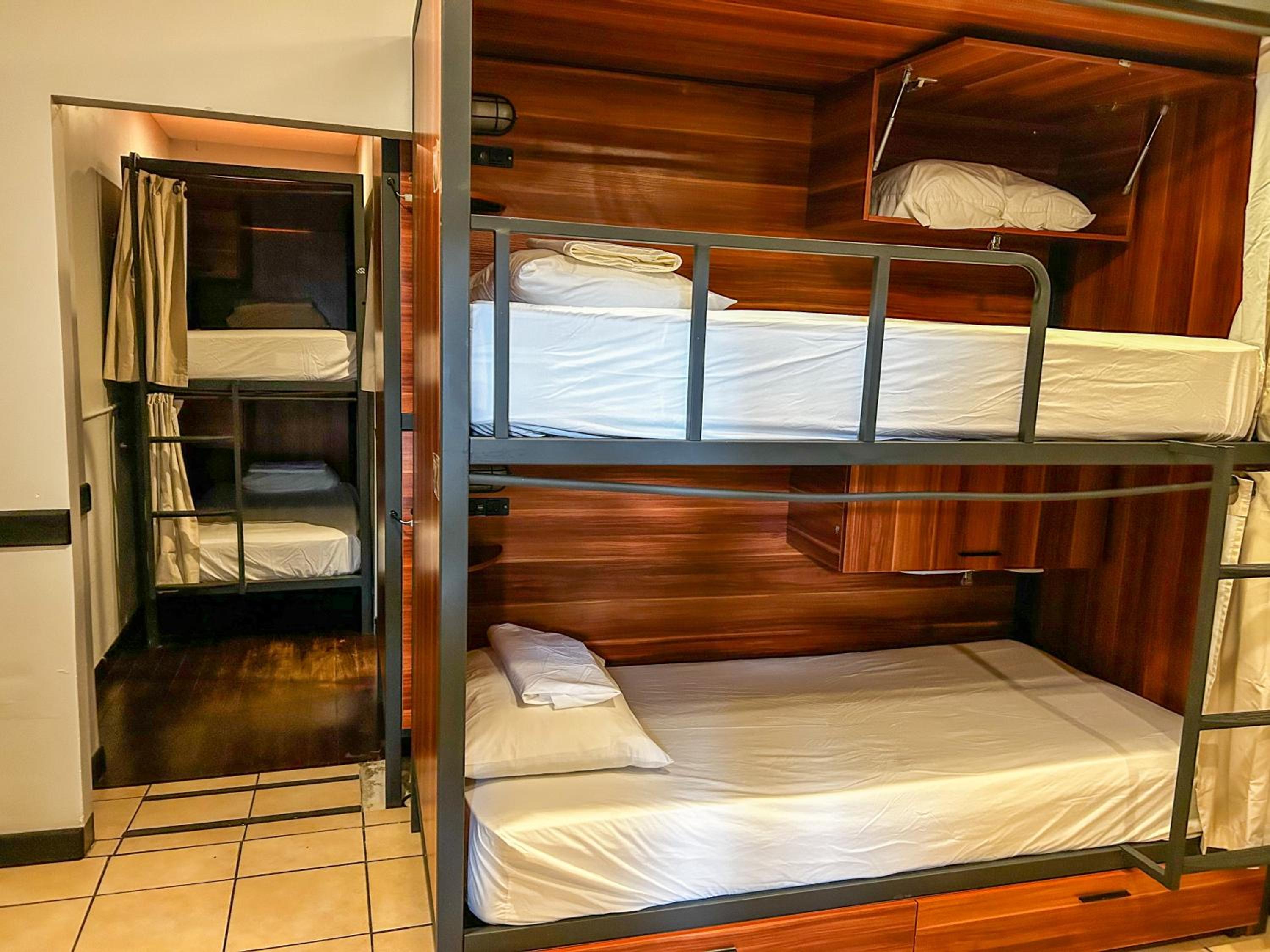 Bed in 8-Bed Mixed Dormitory Room photo 3