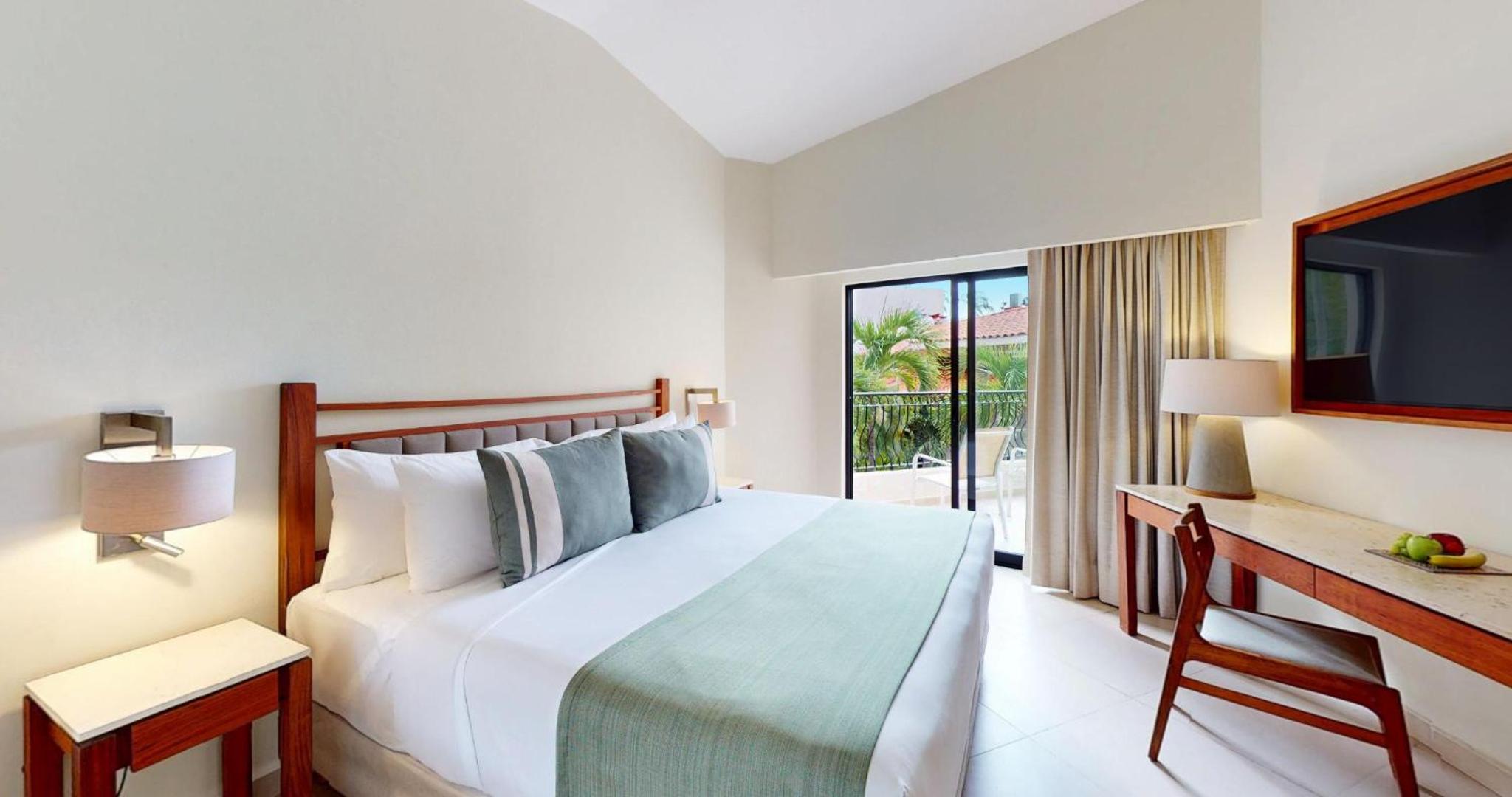 Deluxe King Room - Photo 1
