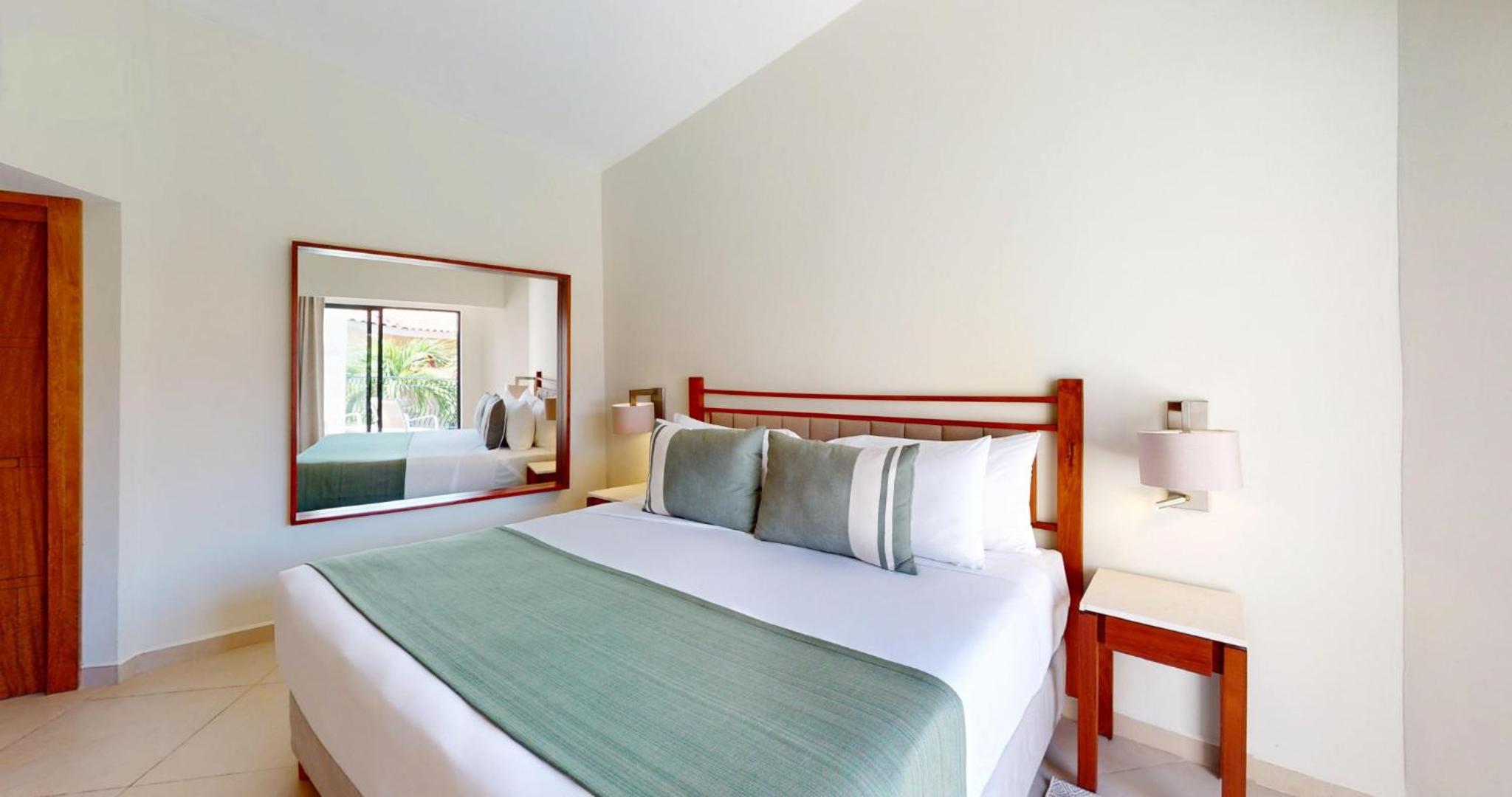 Deluxe King Room - Photo 3