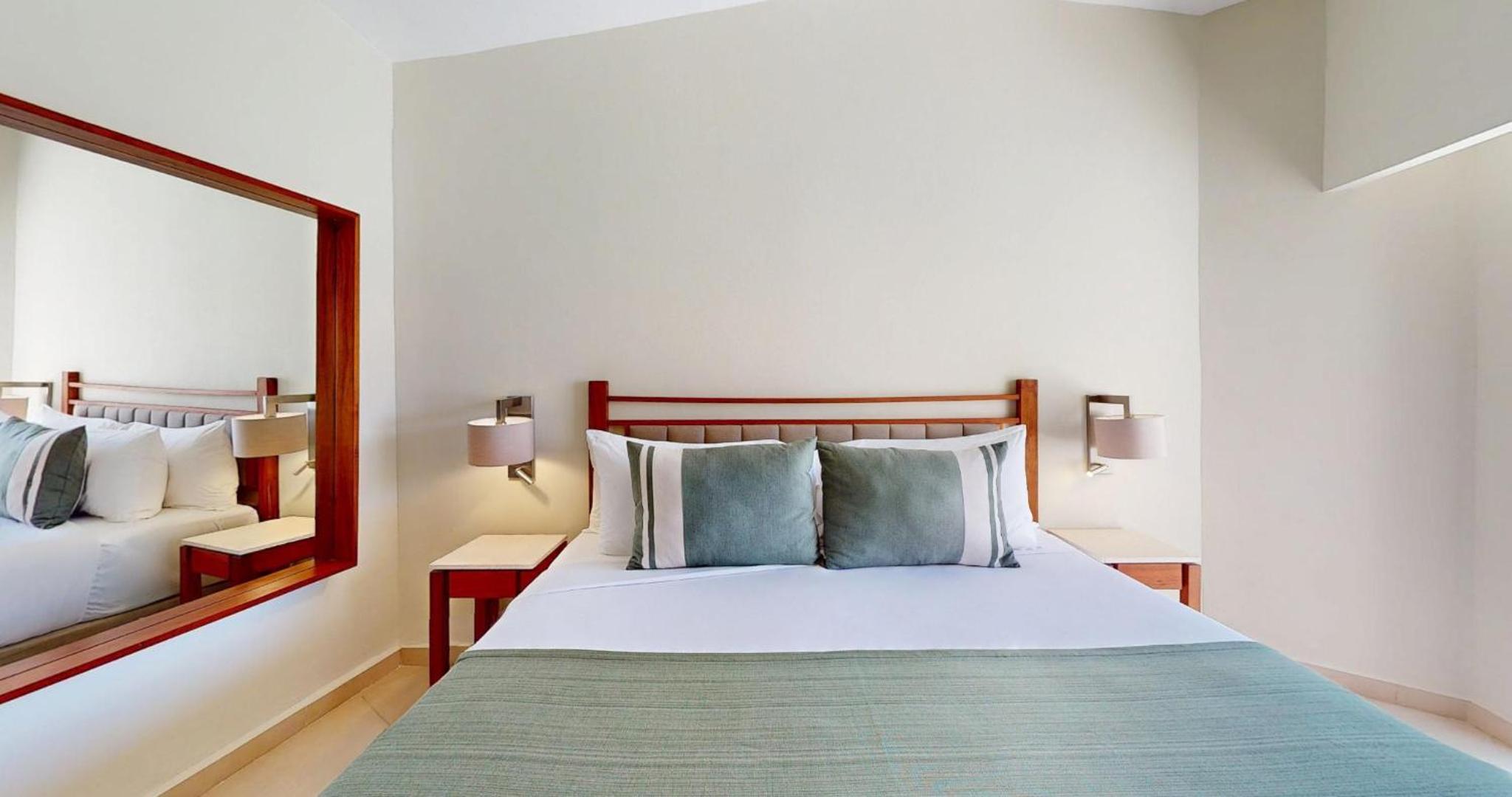 Deluxe King Room - Photo 4