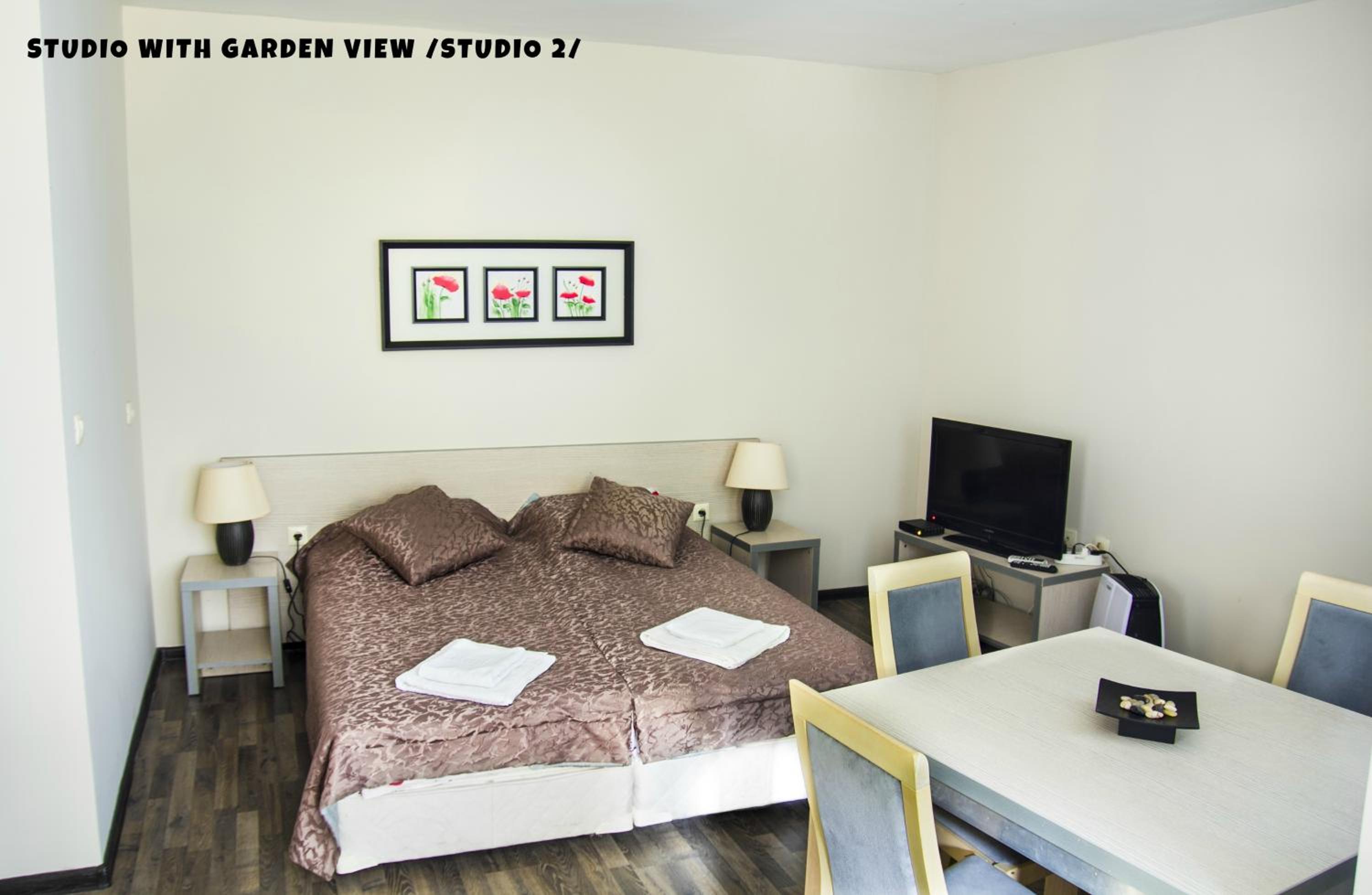 Studio with Balcony - Ground Floor - Photo 3