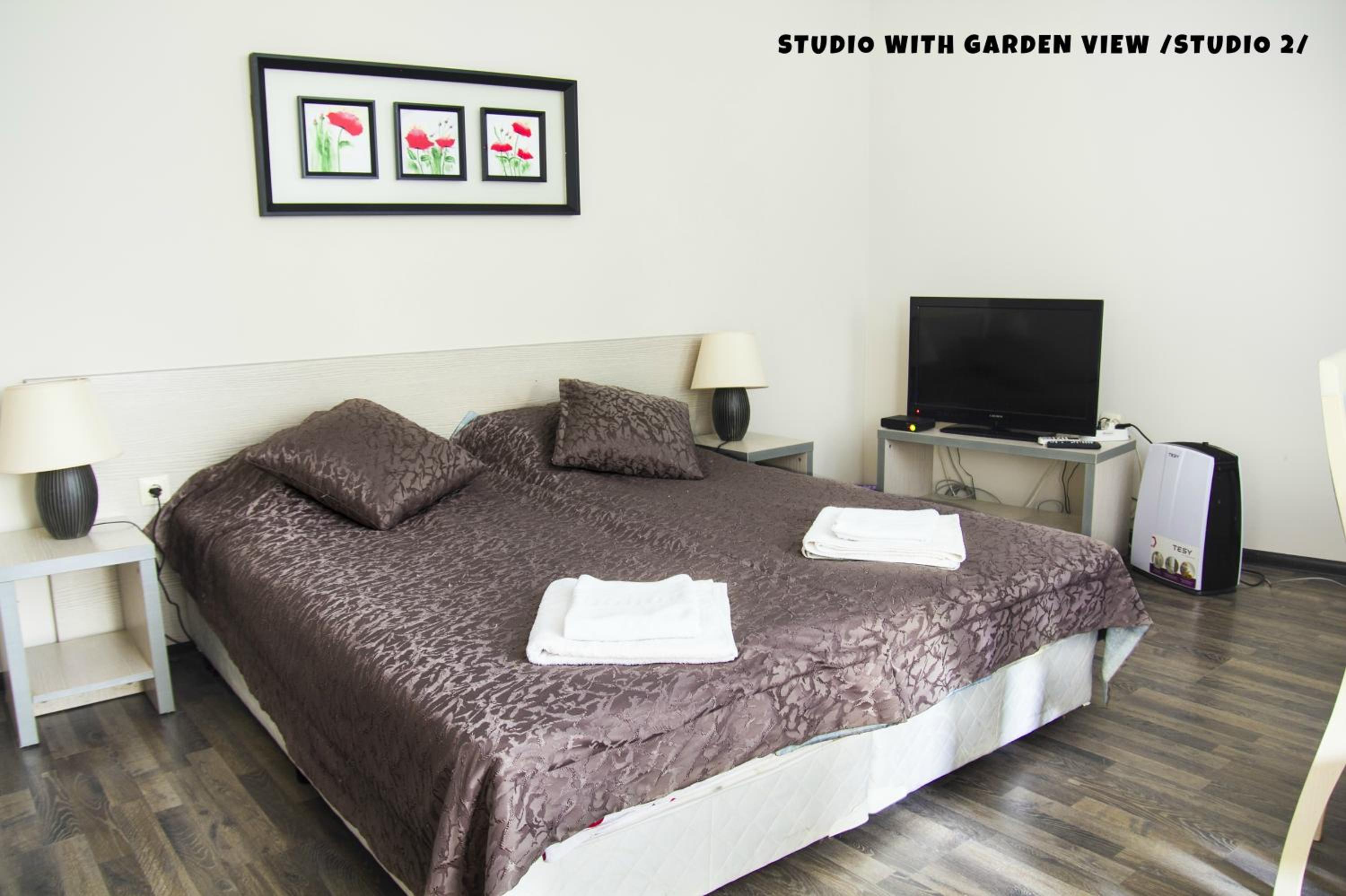 Studio with Balcony - Ground Floor - Photo 2