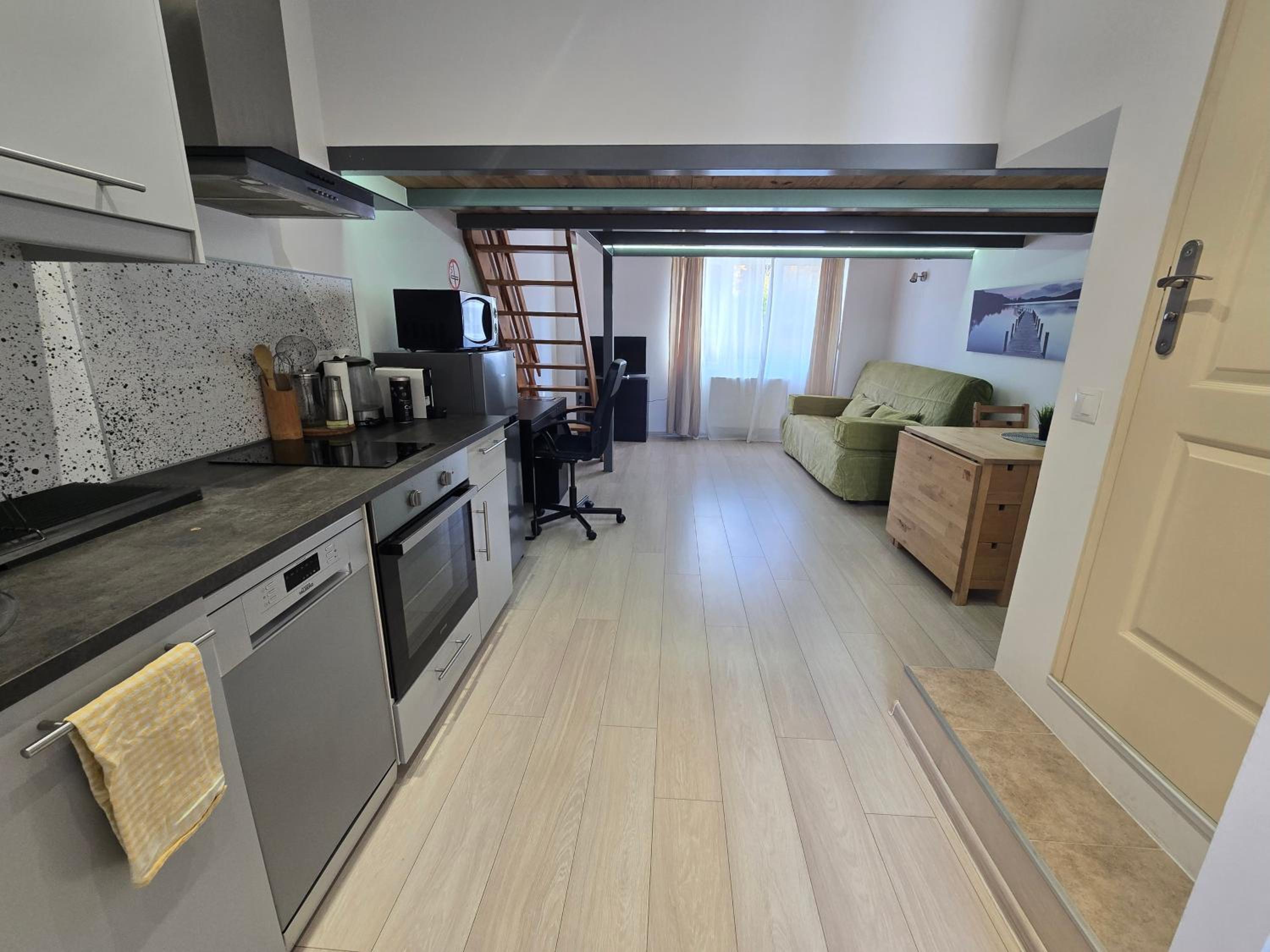 One-Bedroom Apartment photo 1