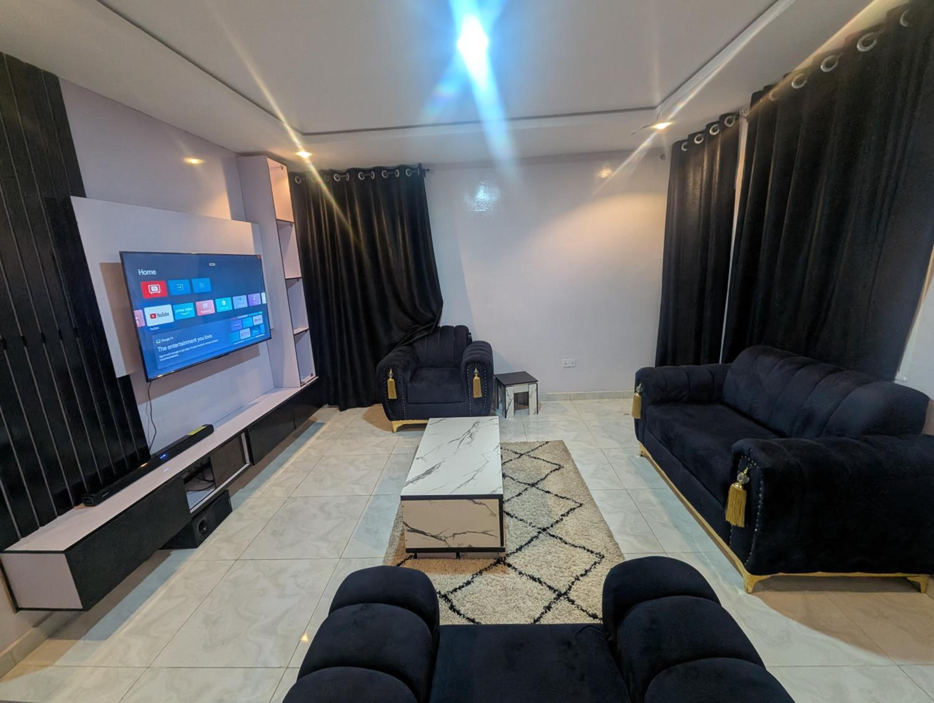 One-Bedroom Deluxe Apartment photo 1