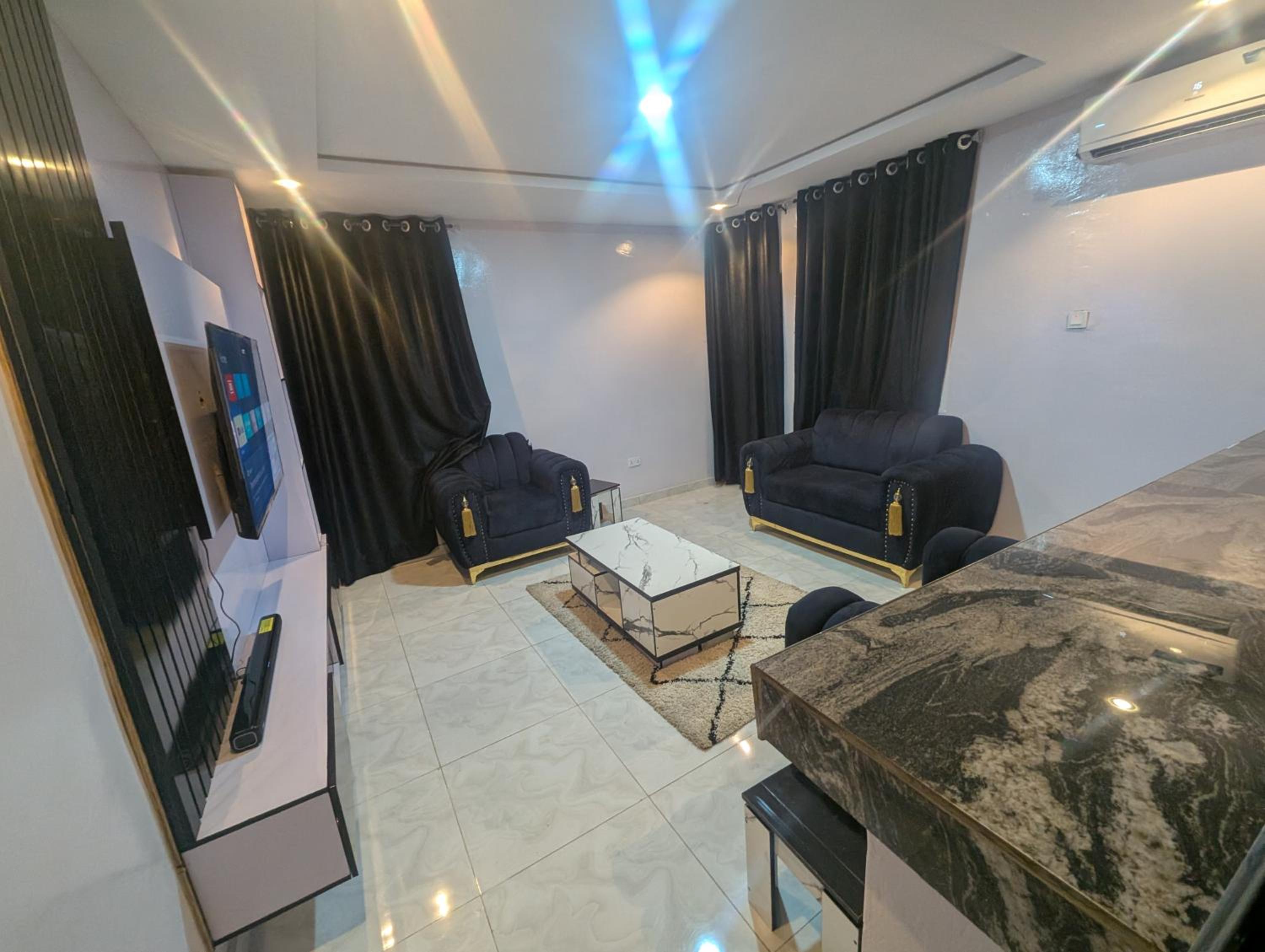 One-Bedroom Deluxe Apartment photo 2