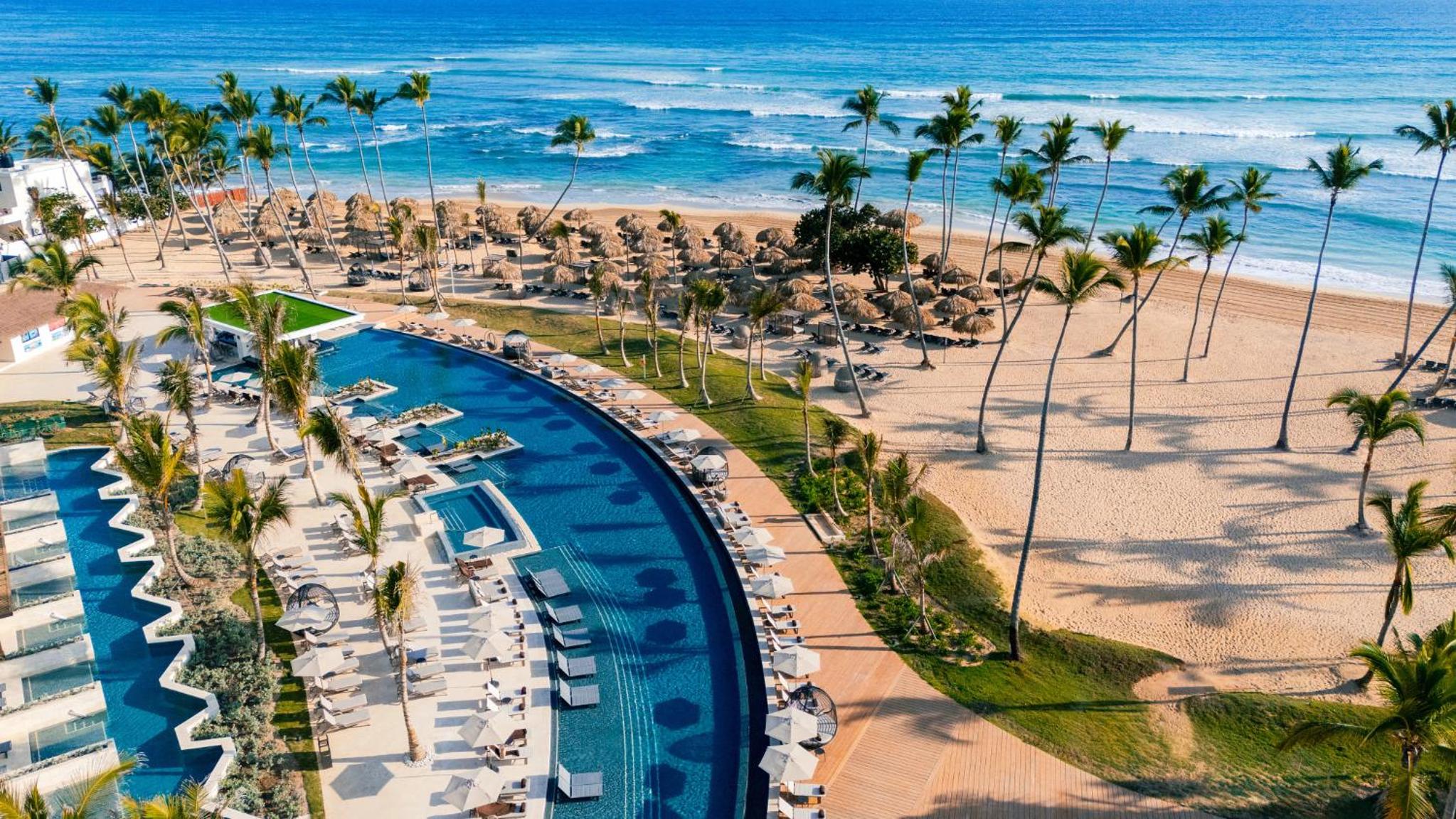 Preferred Club Jr. Suite Tropical View King