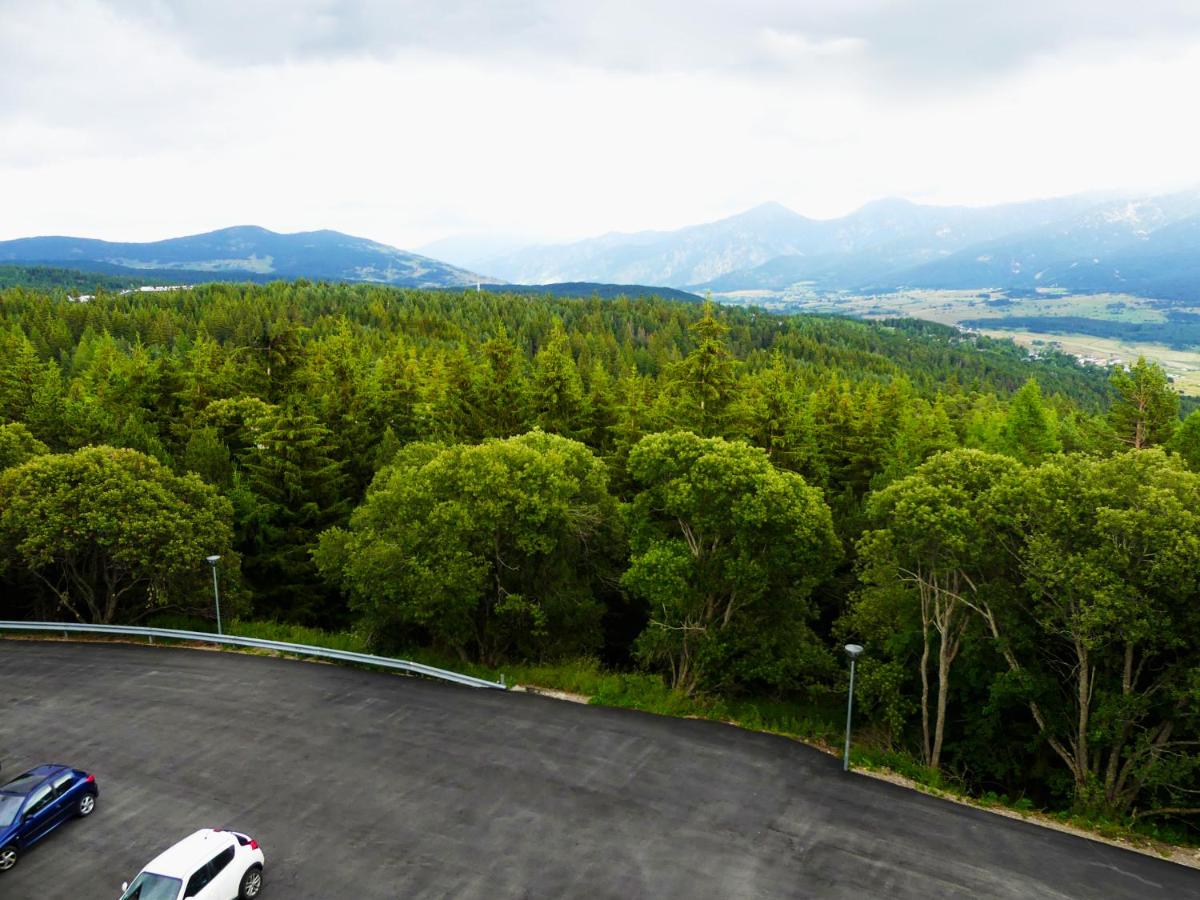 Apartment with Mountain View