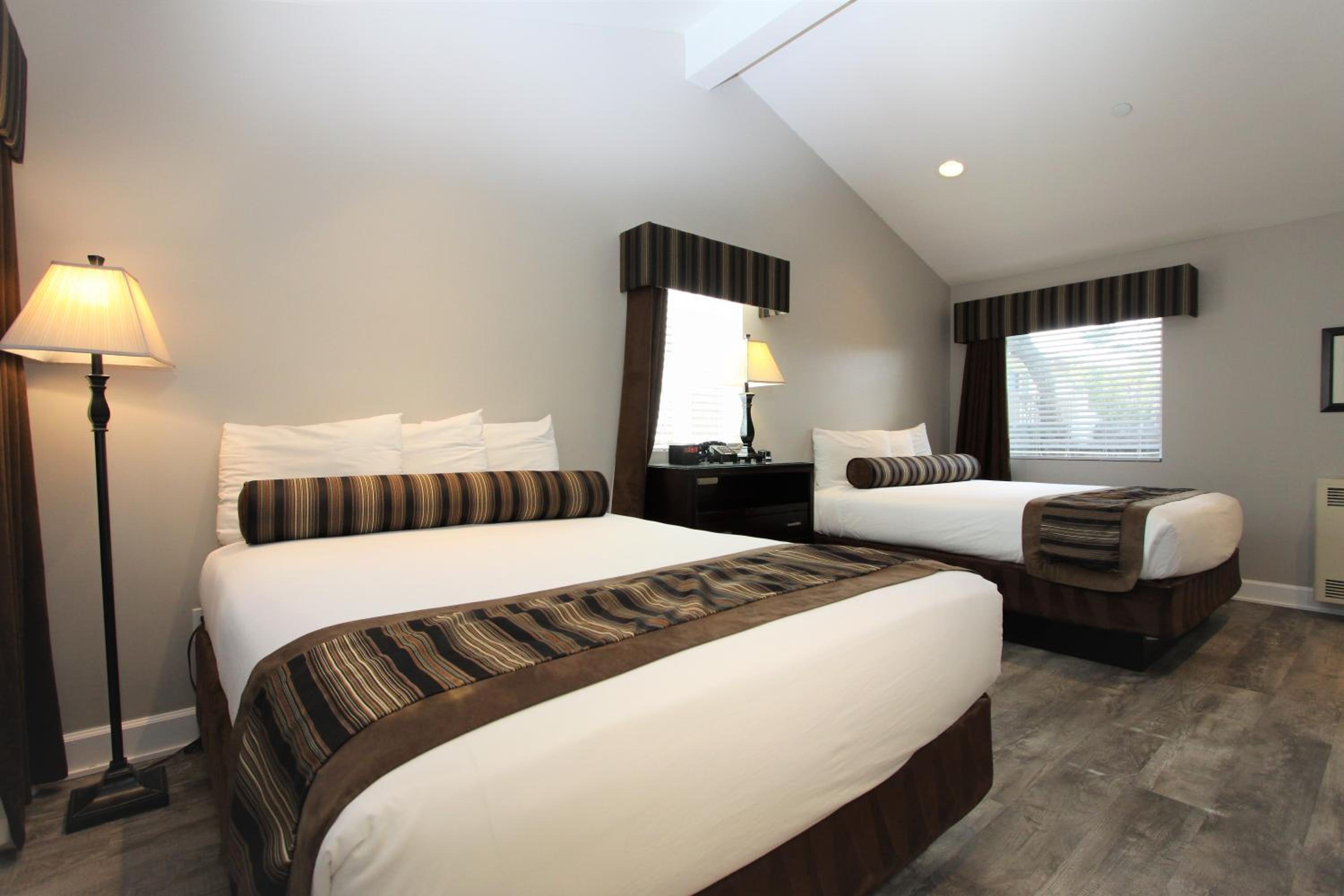 Queen Room with Two Queen Beds - Disability Access photo 1